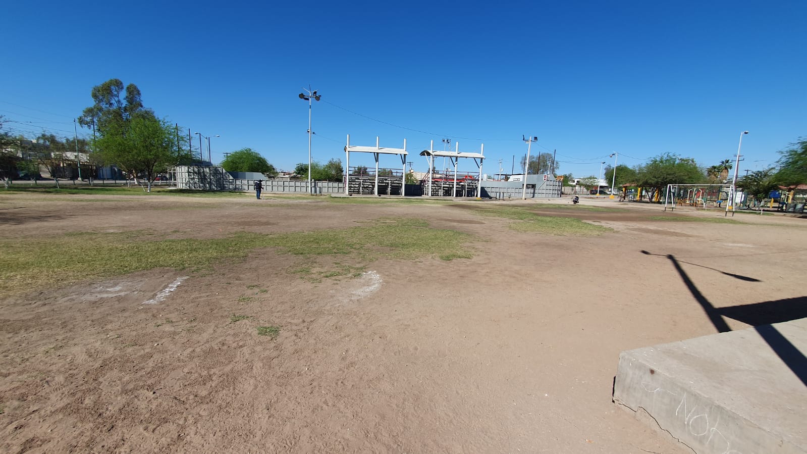 CONSTRUCCIÓN DE CANCHA FÚTBOL 5 EN UNIDAD DEPORTIVA VALLE DORADO EN MEXICALI