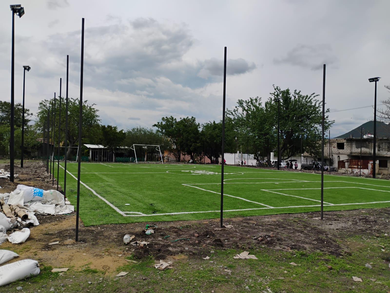 CONSTRUCCIÓN DE CANCHA FÚTBOL 5 EN HUITCHILA EN TEPALCINGO