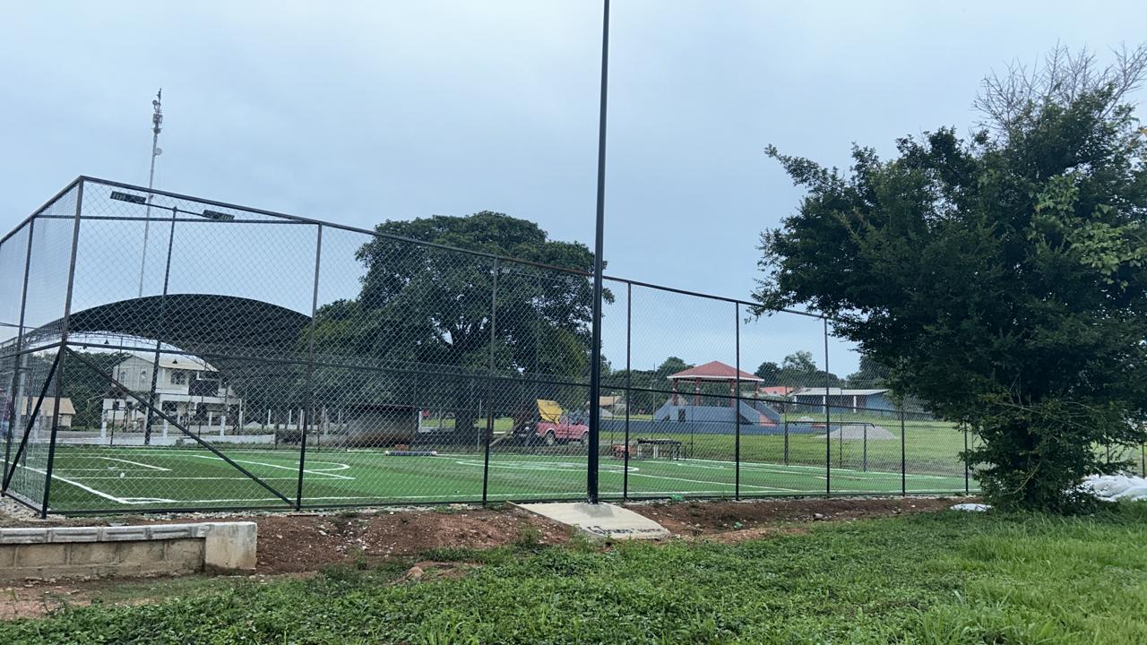 CONSTRUCCIÓN DE CANCHA DE FÚTBOL 5 EN EL PARQUE CENTRAL