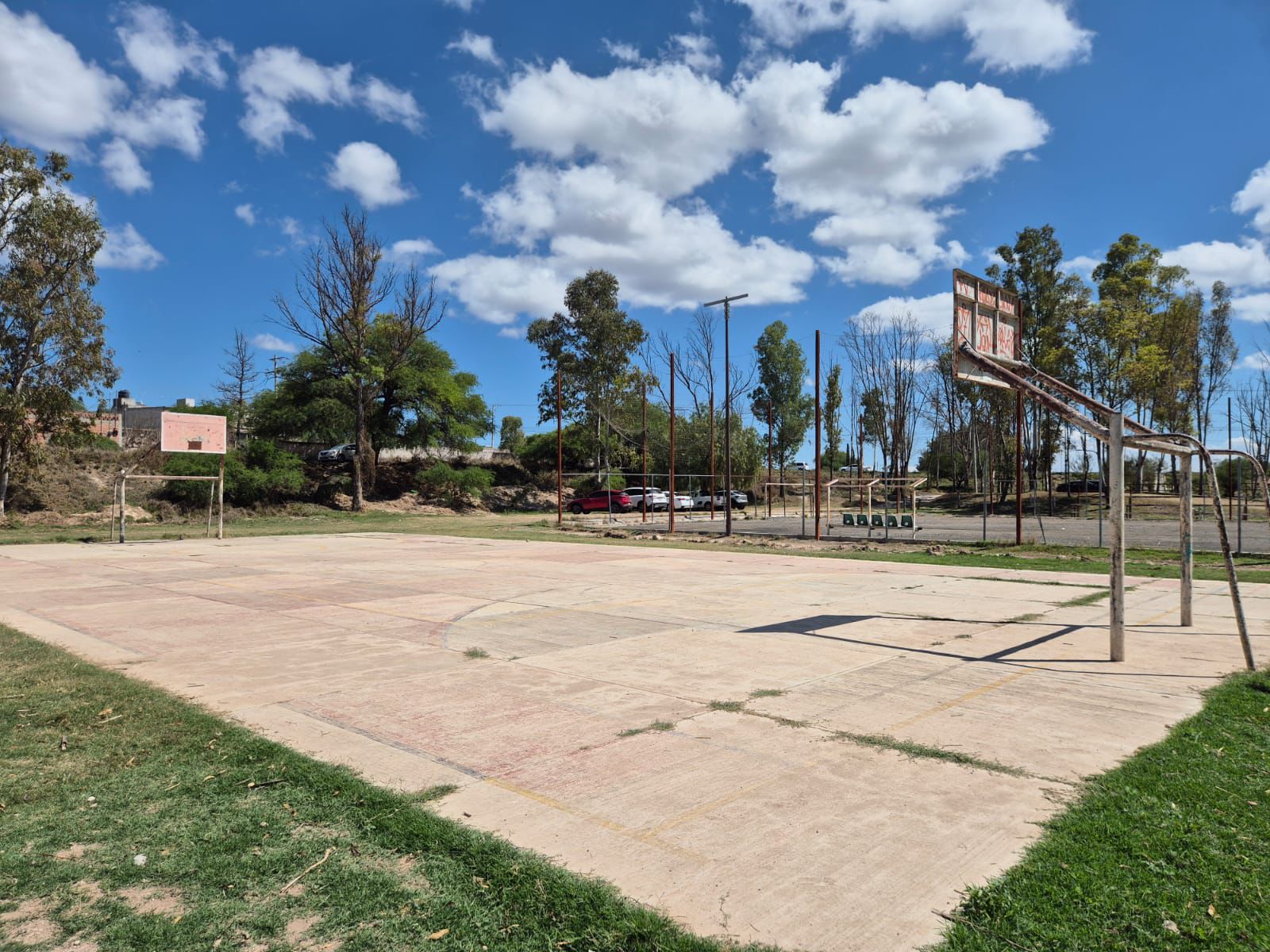 REHABILITACIÓN DE MULTICANCHA EN PARQUE LA PRESA 2 EN EZEQUIEL MONTES