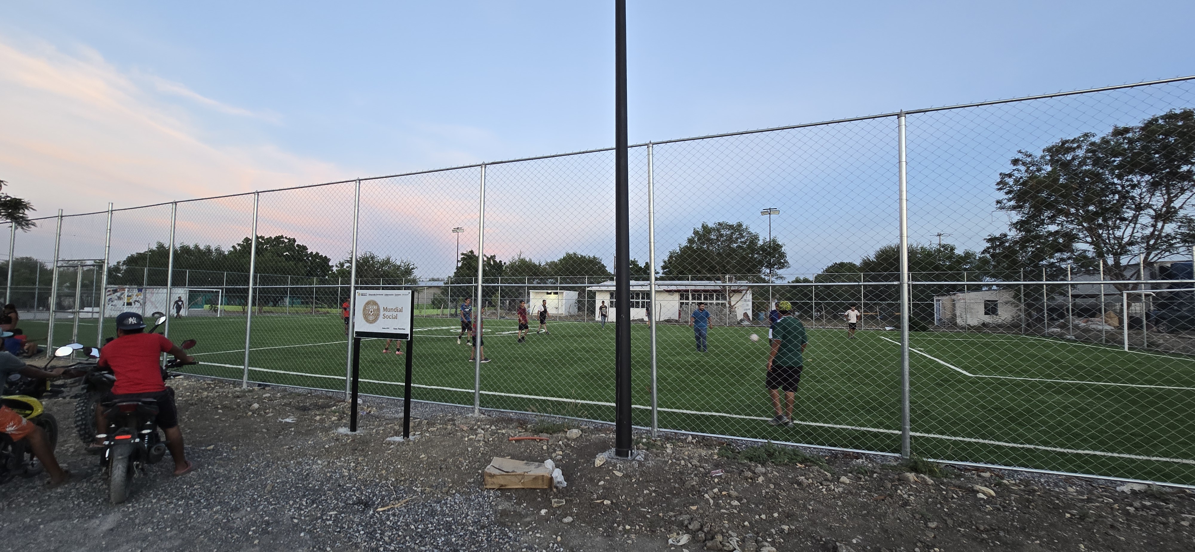 CONSTRUCCIÓN DE CANCHA DE FÚTBOL 7 EN EJIDO LÁZARO CÁRDENAS EN CASAS