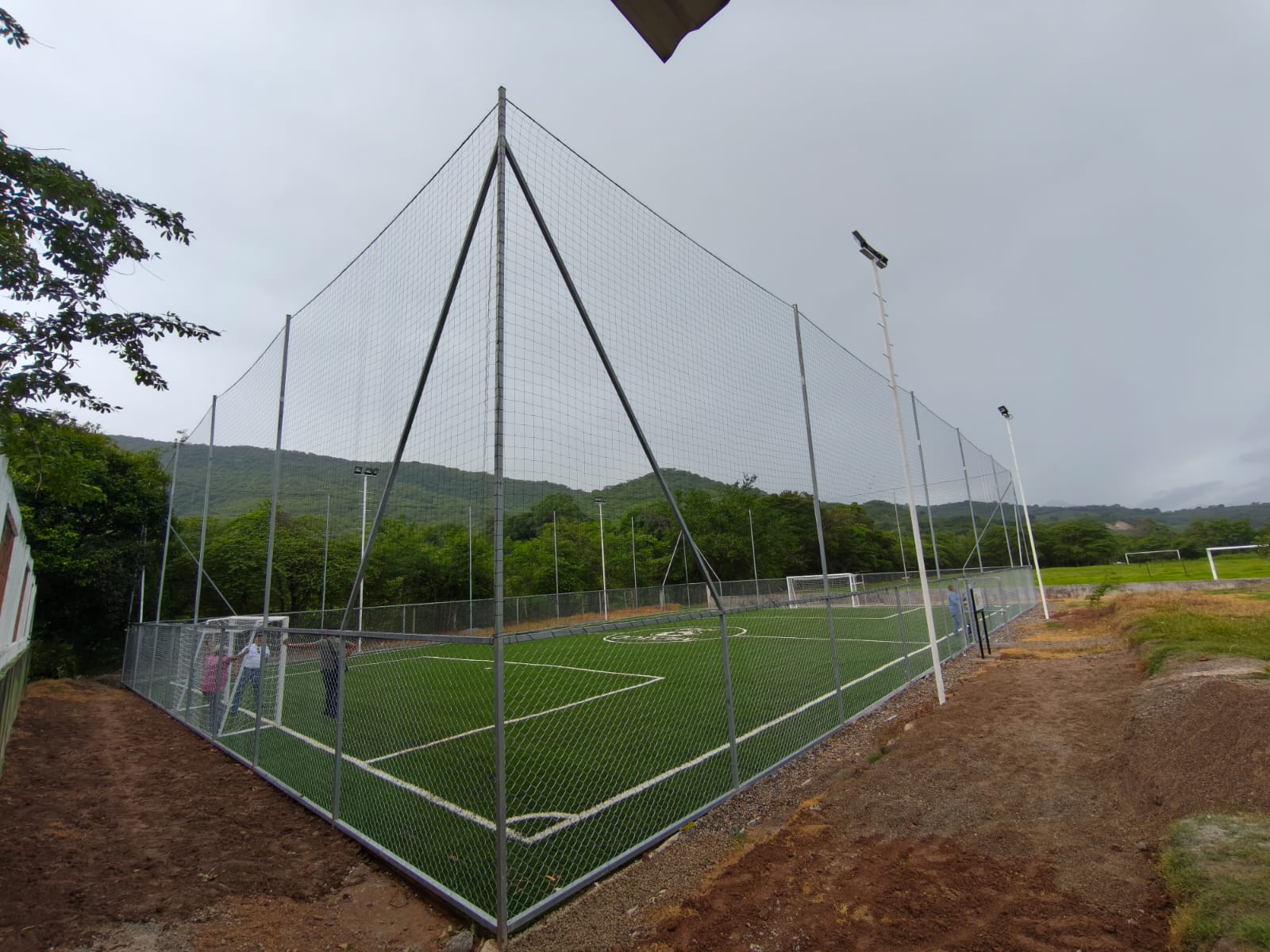 CONSTRUCCIÓN DE CANCHA FÚTBOL 5 EN UNIDAD DEPORTIVA DE COLOTLIPA EN QUECHULTENANGO