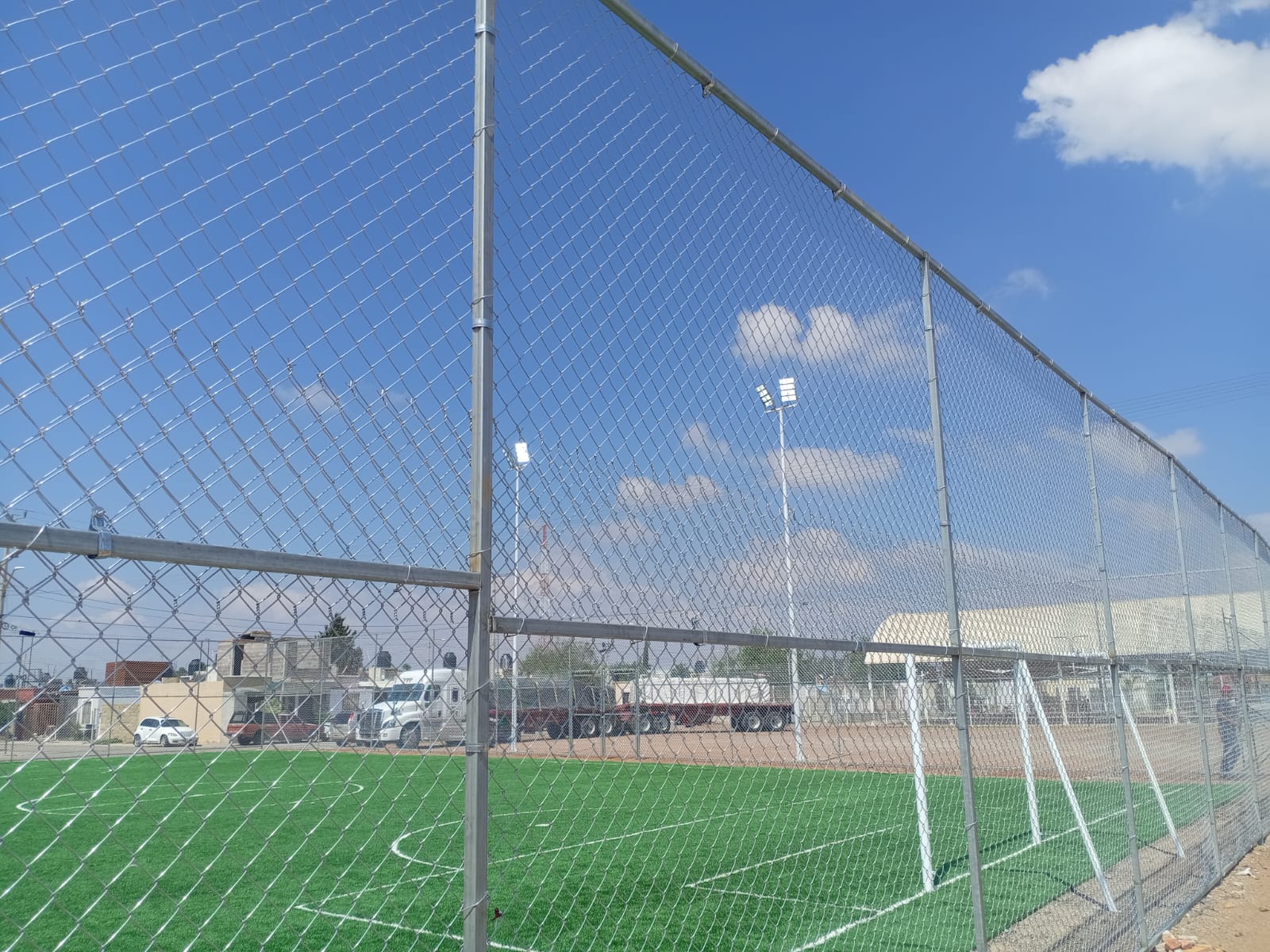 CONSTRUCCIÓN DE CANCHA FÚTBOL 5 EN EL CARDONAL EN SAN FRANCISCO DE LOS ROMO