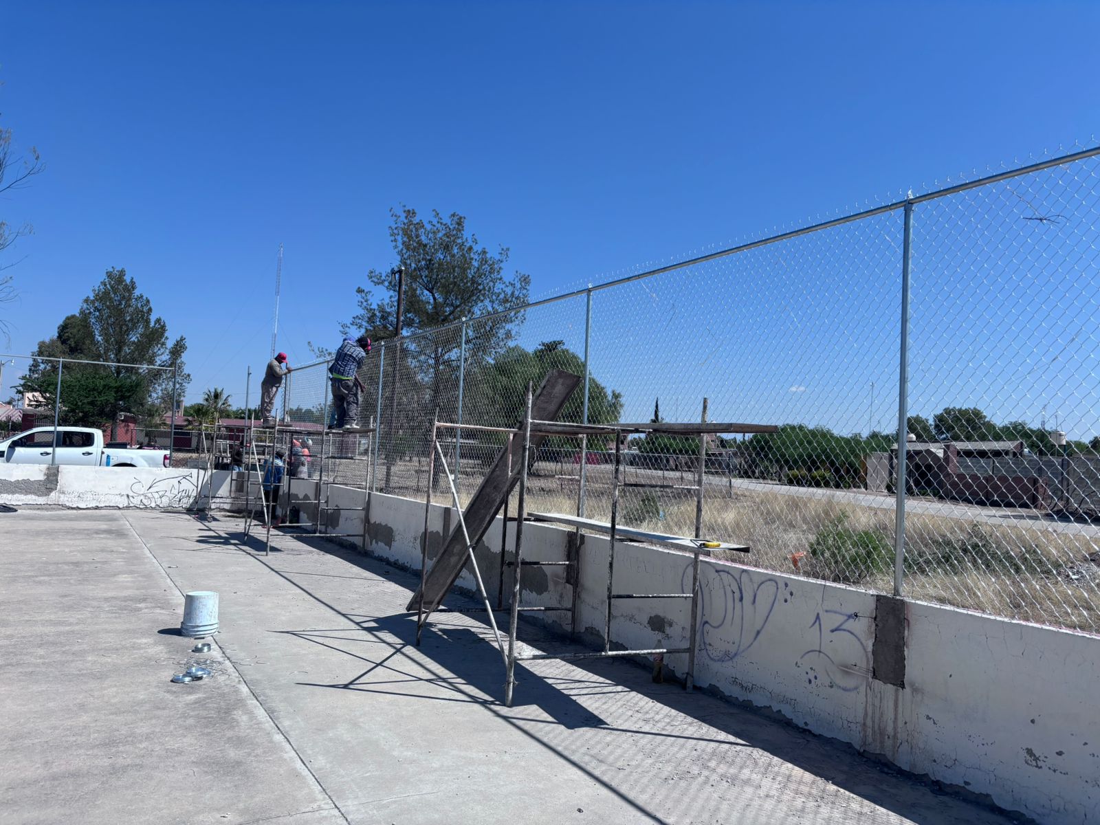 REHABILITACIÓN DE MULTICANCHA EN LA LUZ EN EL LLANO