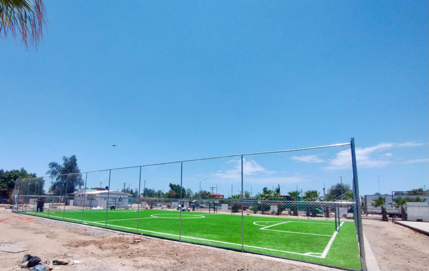CONSTRUCCIÓN DE CANCHA FÚTBOL 5 EN PARQUE INDECO EN COMONDÚ