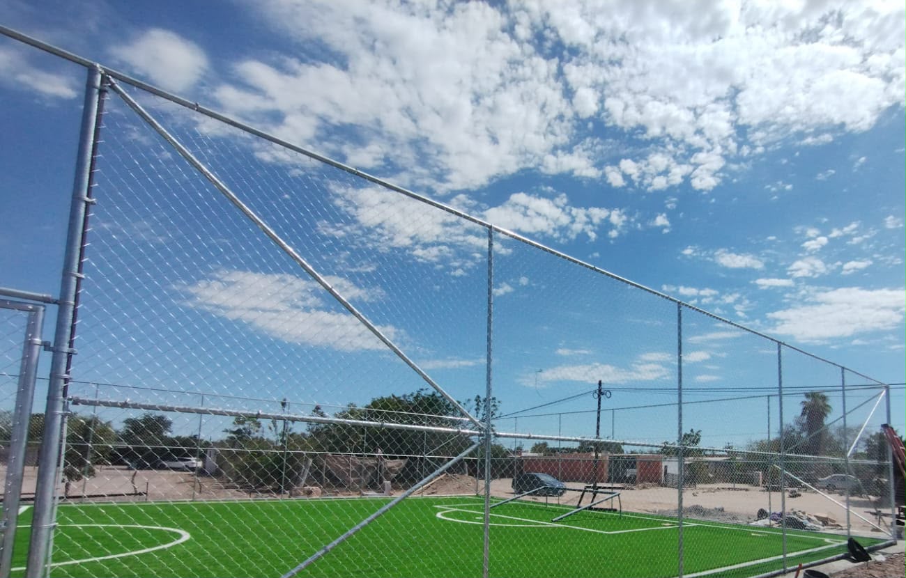 CONSTRUCCIÓN DE CANCHA FÚTBOL 5 EN PARQUE PUEBLO NUEVO EN COMONDÚ