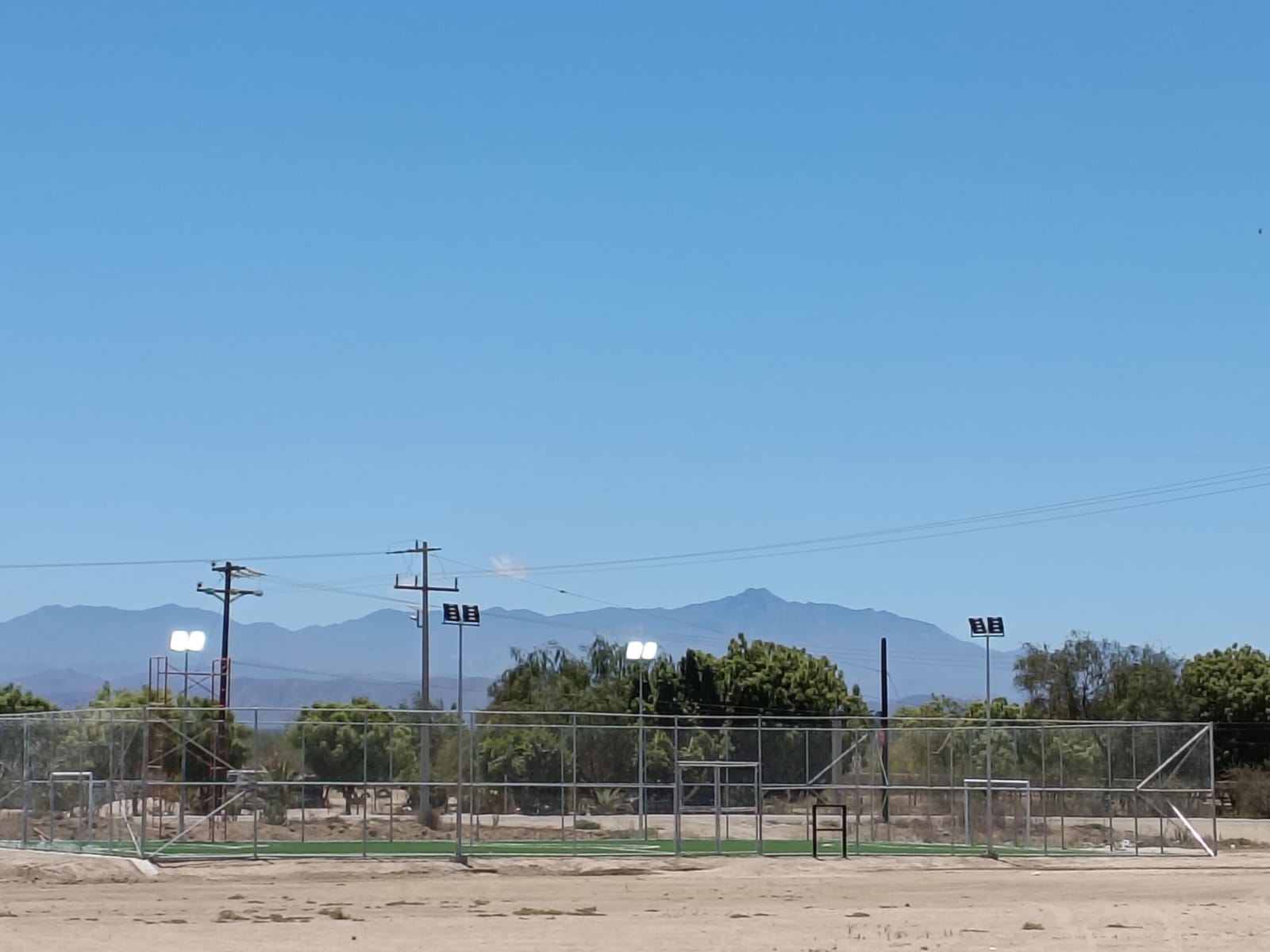 CONSTRUCCIÓN DE CANCHA FÚTBOL 5 EN EL CARRIZAL EN LA PAZ