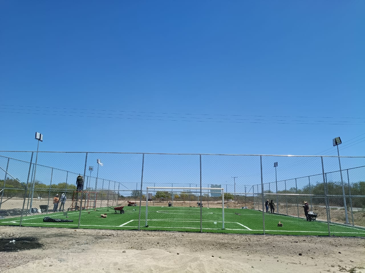 CONSTRUCCIÓN DE CANCHA FÚTBOL 5 EN EL CARRIZAL EN LA PAZ
