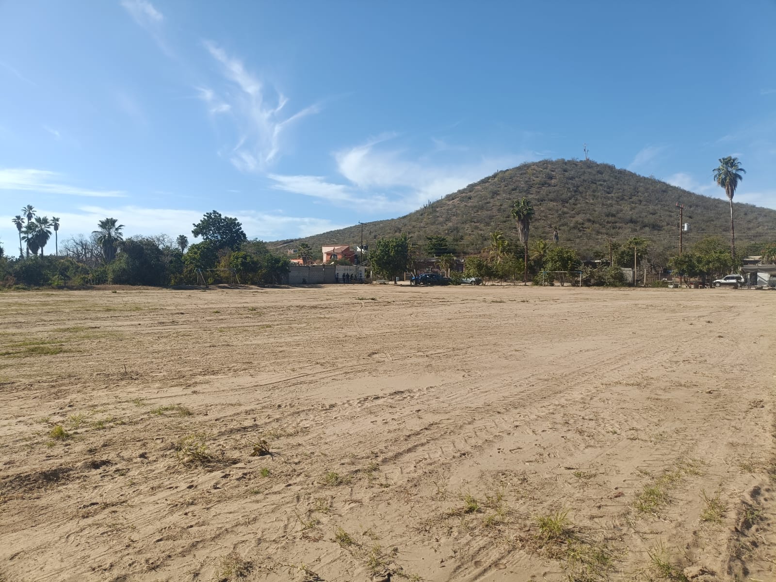 CONSTRUCCIÓN DE CANCHA FÚTBOL 5 EN PESCADERO EN LA PAZ