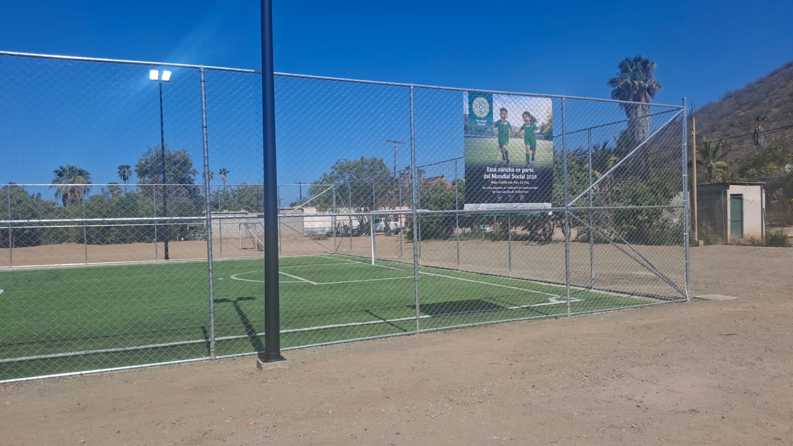 CONSTRUCCIÓN DE CANCHA FÚTBOL 5 EN PESCADERO EN LA PAZ