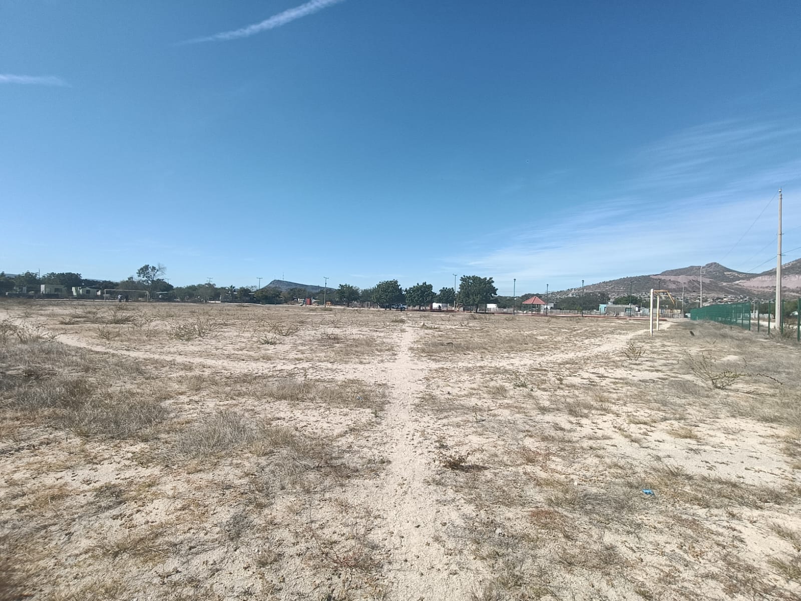 CONSTRUCCIÓN DE CANCHA FÚTBOL 5 EN CAMPO LAGUNA AZUL EN LA PAZ