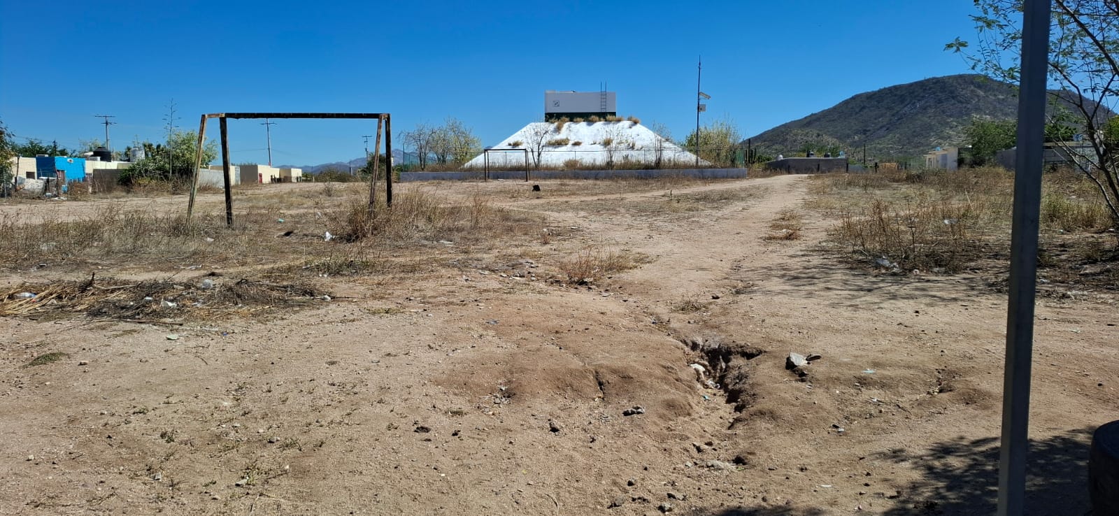CONSTRUCCIÓN DE CANCHA FÚTBOL 5 EN COLA DE BALLENA EN LA PAZ