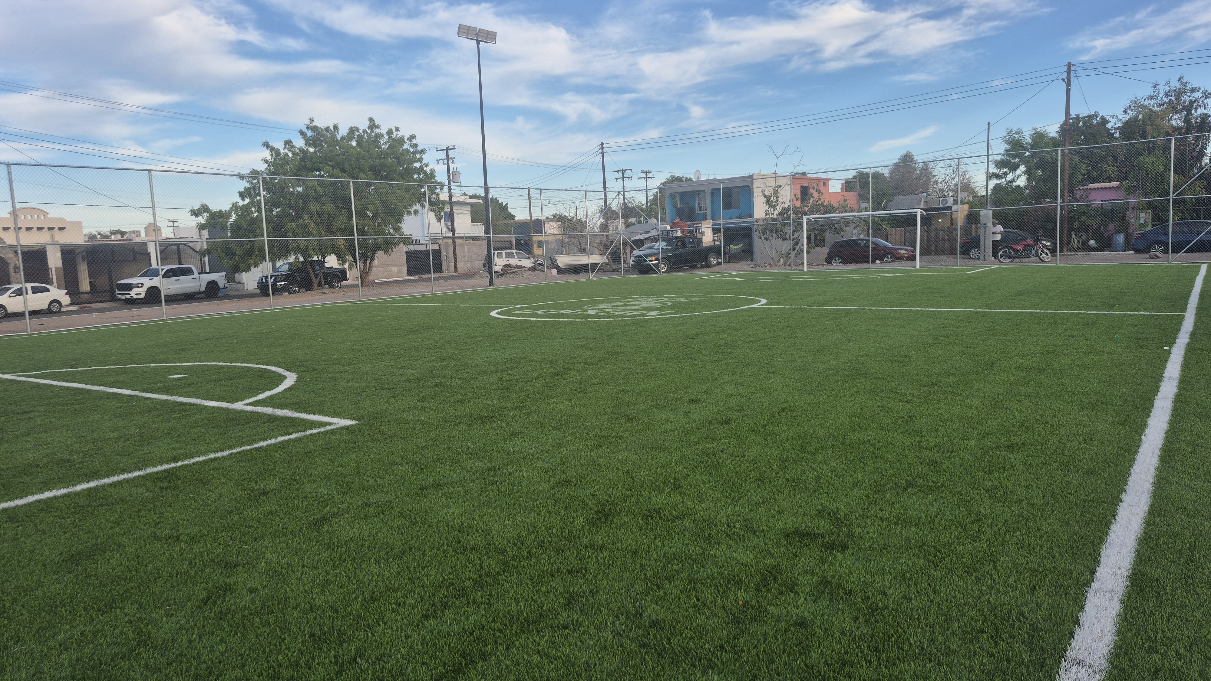 CONSTRUCCIÓN DE CANCHA FÚTBOL 5 EN CAMPO LOS LAIMONES EN LORETO