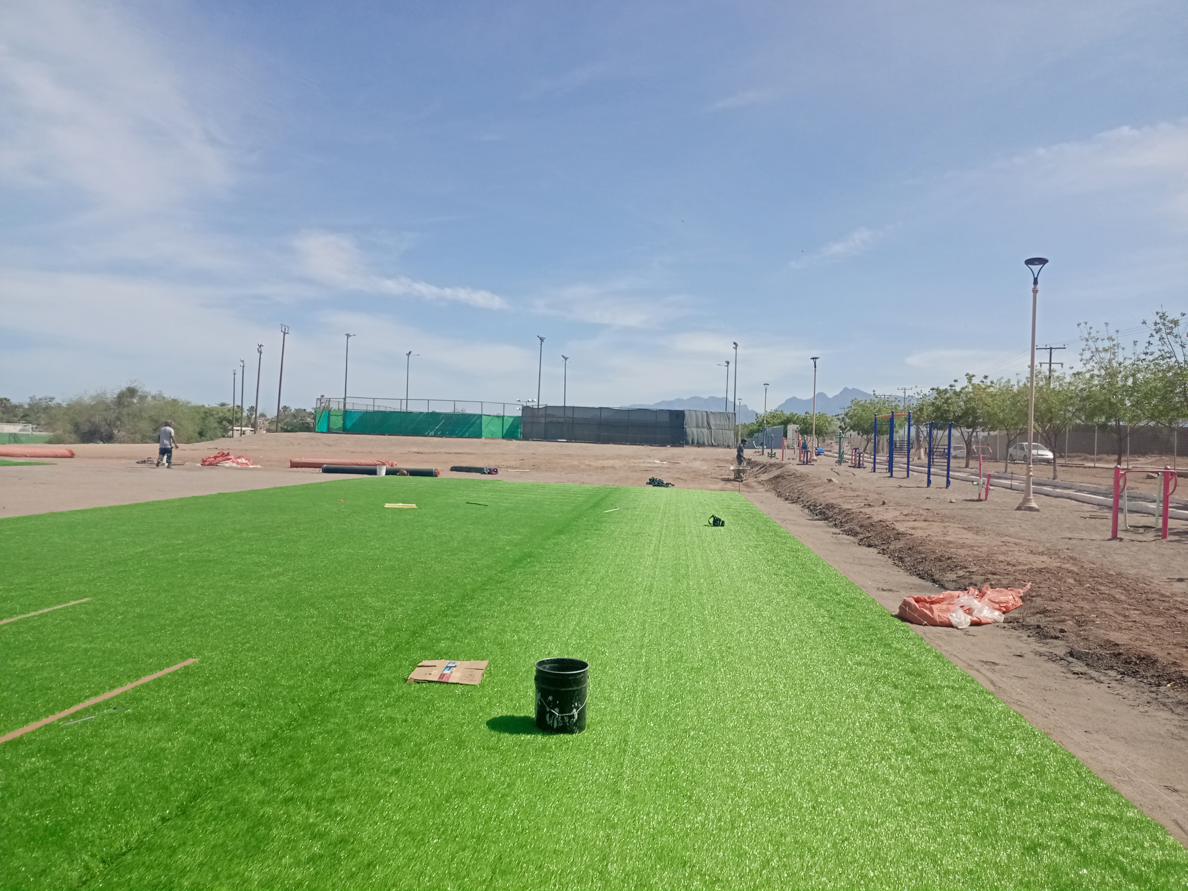 CONSTRUCCIÓN DE CANCHA FÚTBOL 5 EN UNIDAD DEPORTIVA ROGELIO CORTÉS 2 EN LORETO