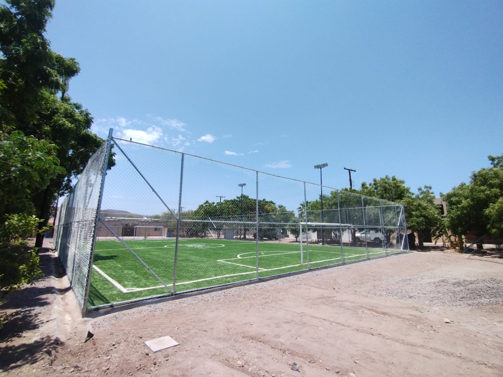 CONSTRUCCIÓN DE CANCHA FÚTBOL 5 EN CAMPO UNIDAD CORONADO EN LORETO