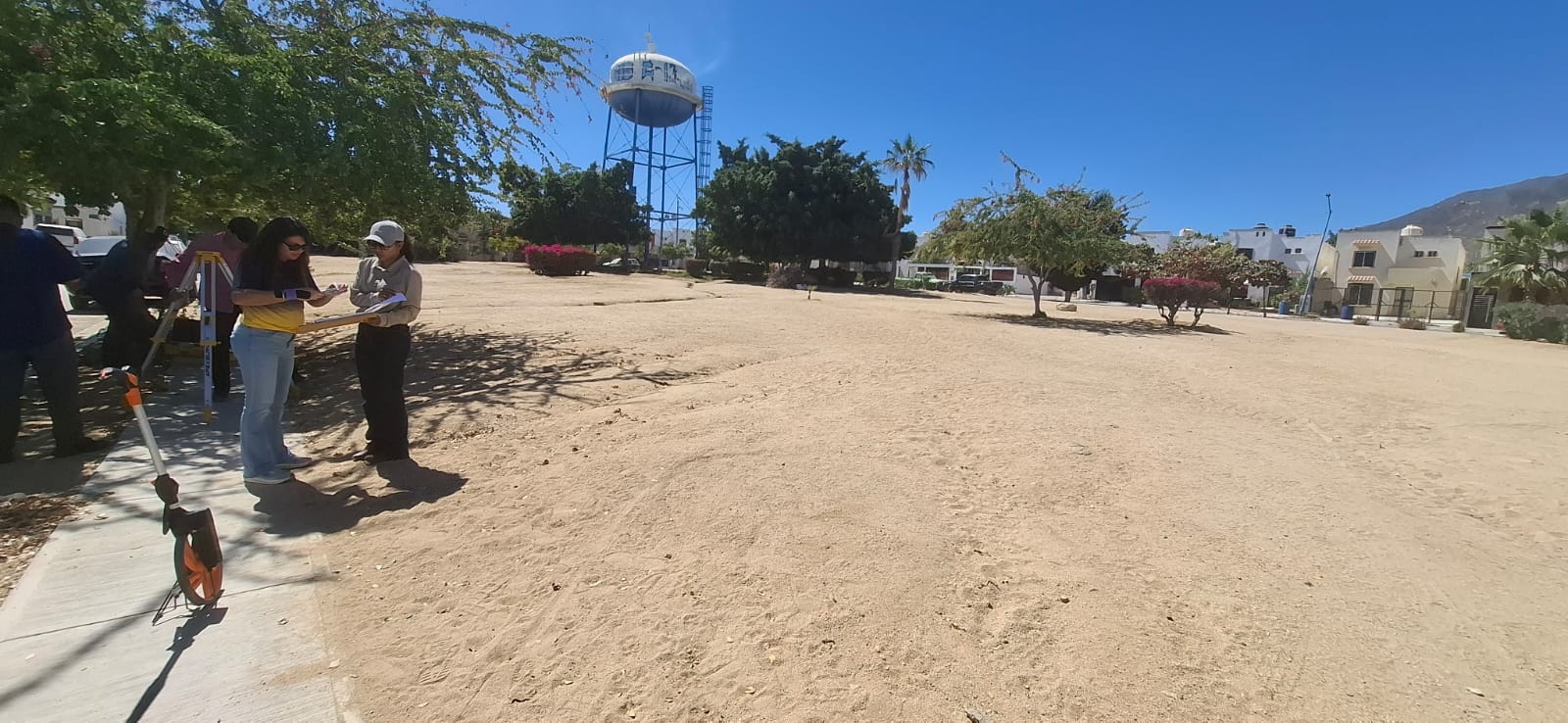 CONSTRUCCIÓN DE CANCHA FÚTBOL 5 EN PARQUE TANQUE ELEVADO VILLAS DE CORTÉS EN LOS CABOS