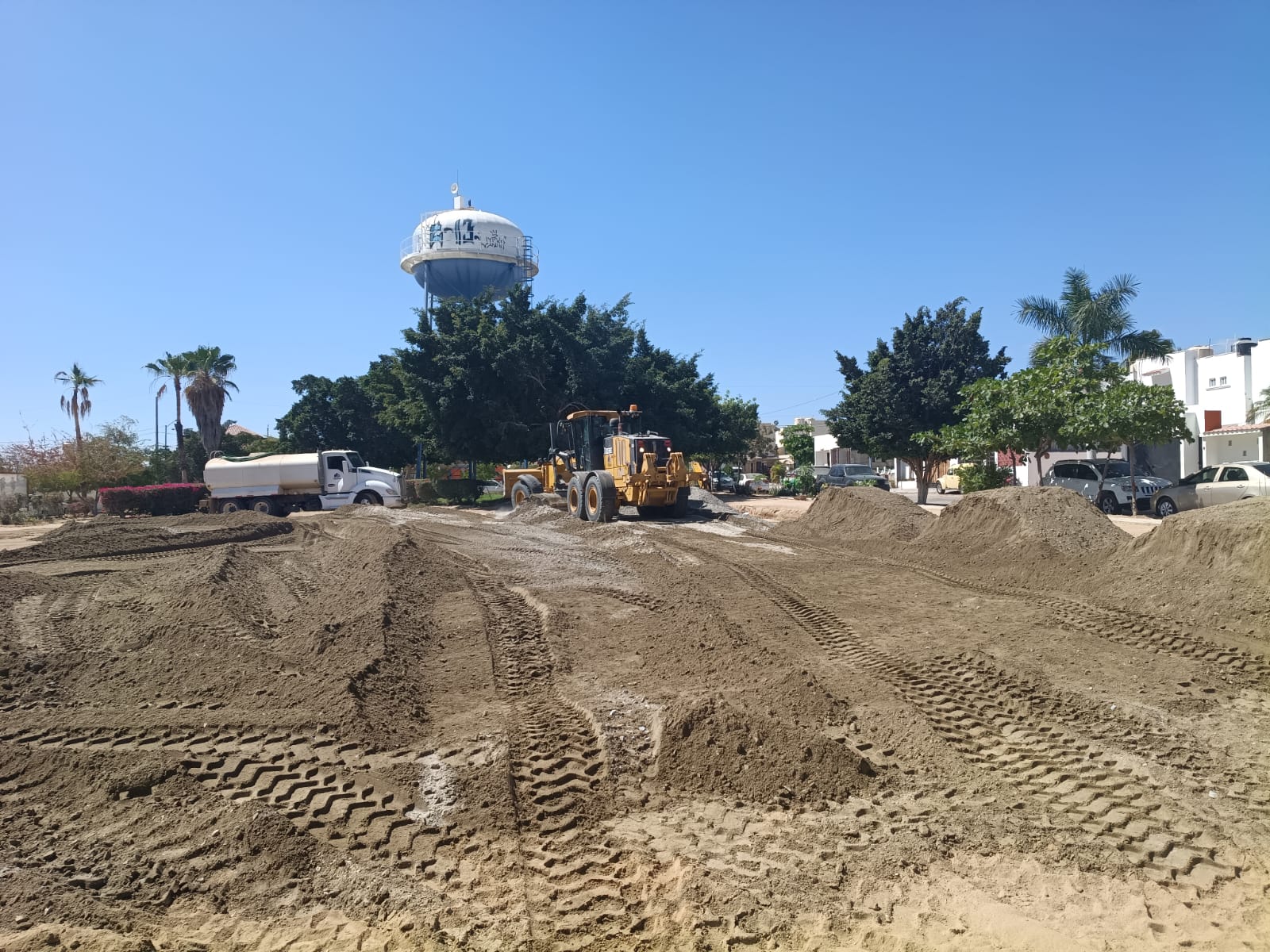 CONSTRUCCIÓN DE CANCHA FÚTBOL 5 EN PARQUE TANQUE ELEVADO VILLAS DE CORTÉS EN LOS CABOS