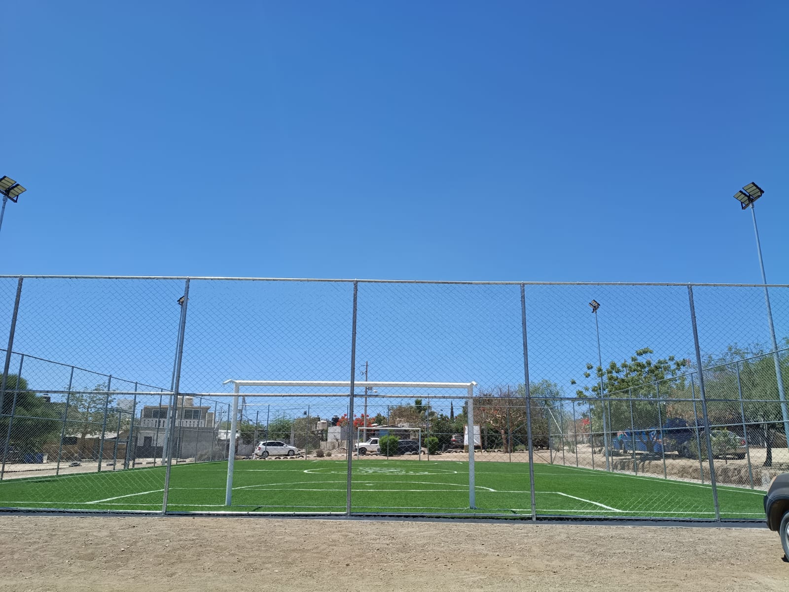 CONSTRUCCIÓN DE CANCHA FÚTBOL 5 EN PARQUE CÁCTUS EN LOS CABOS