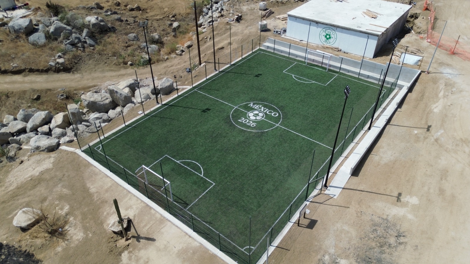 CONSTRUCCIÓN DE CANCHA FÚTBOL 5 EN SIERRA VISTA EN LOS CABOS