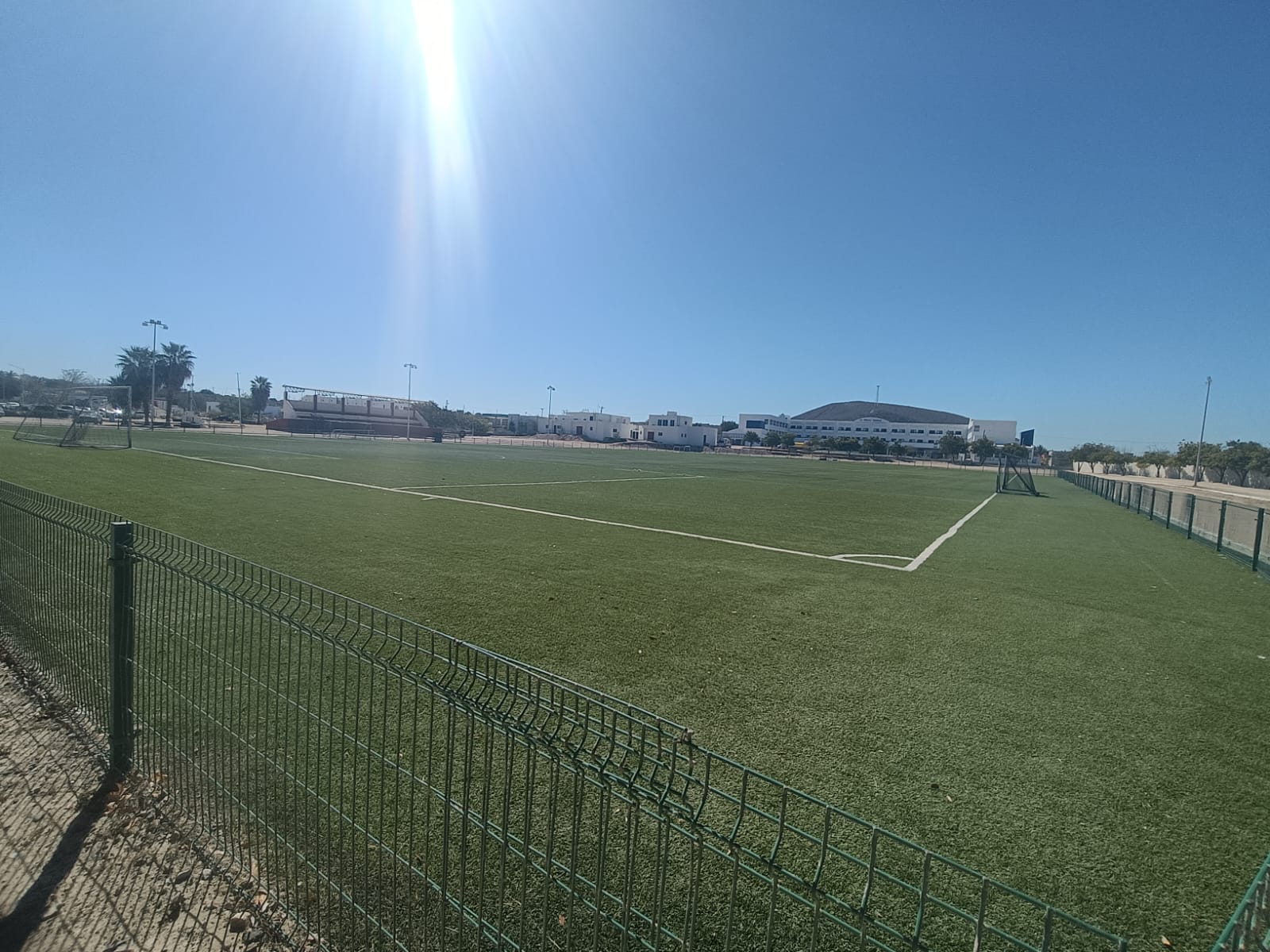 REHABILITACIÓN DE CANCHA FÚTBOL 11 EN LA RIBERA EN LOS CABOS