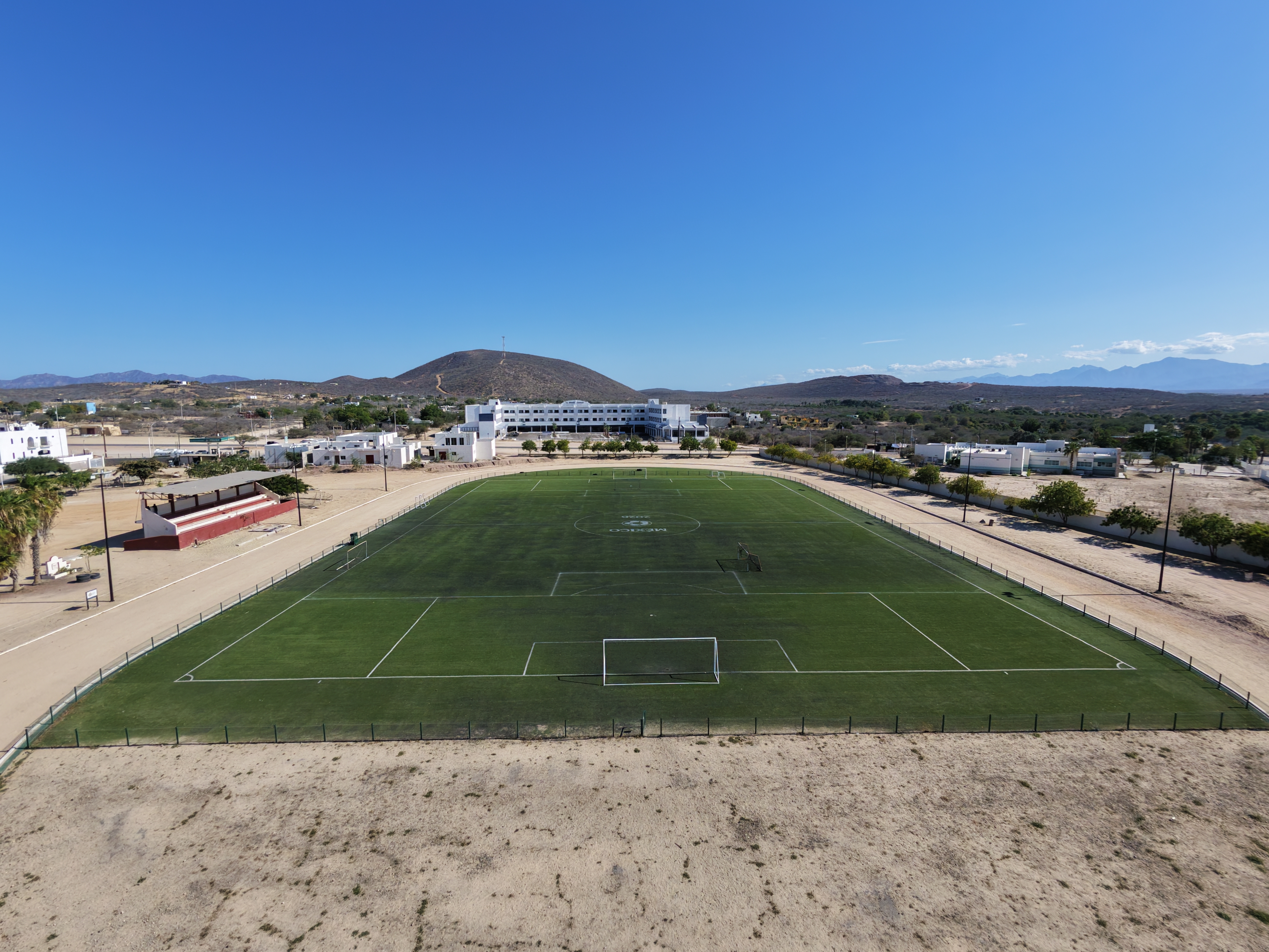 REHABILITACIÓN DE CANCHA FÚTBOL 11 EN LA RIBERA EN LOS CABOS