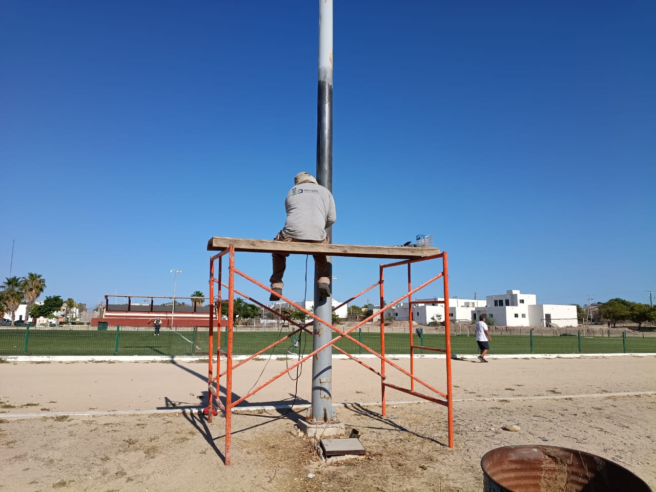REHABILITACIÓN DE CANCHA FÚTBOL 11 EN LA RIBERA EN LOS CABOS