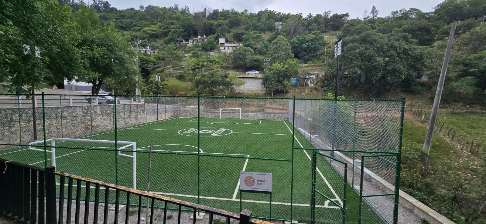 CONSTRUCCIÓN DE CANCHA DE FÚTBOL 5 EN YERBABUENA EN JALPAN DE SERRA