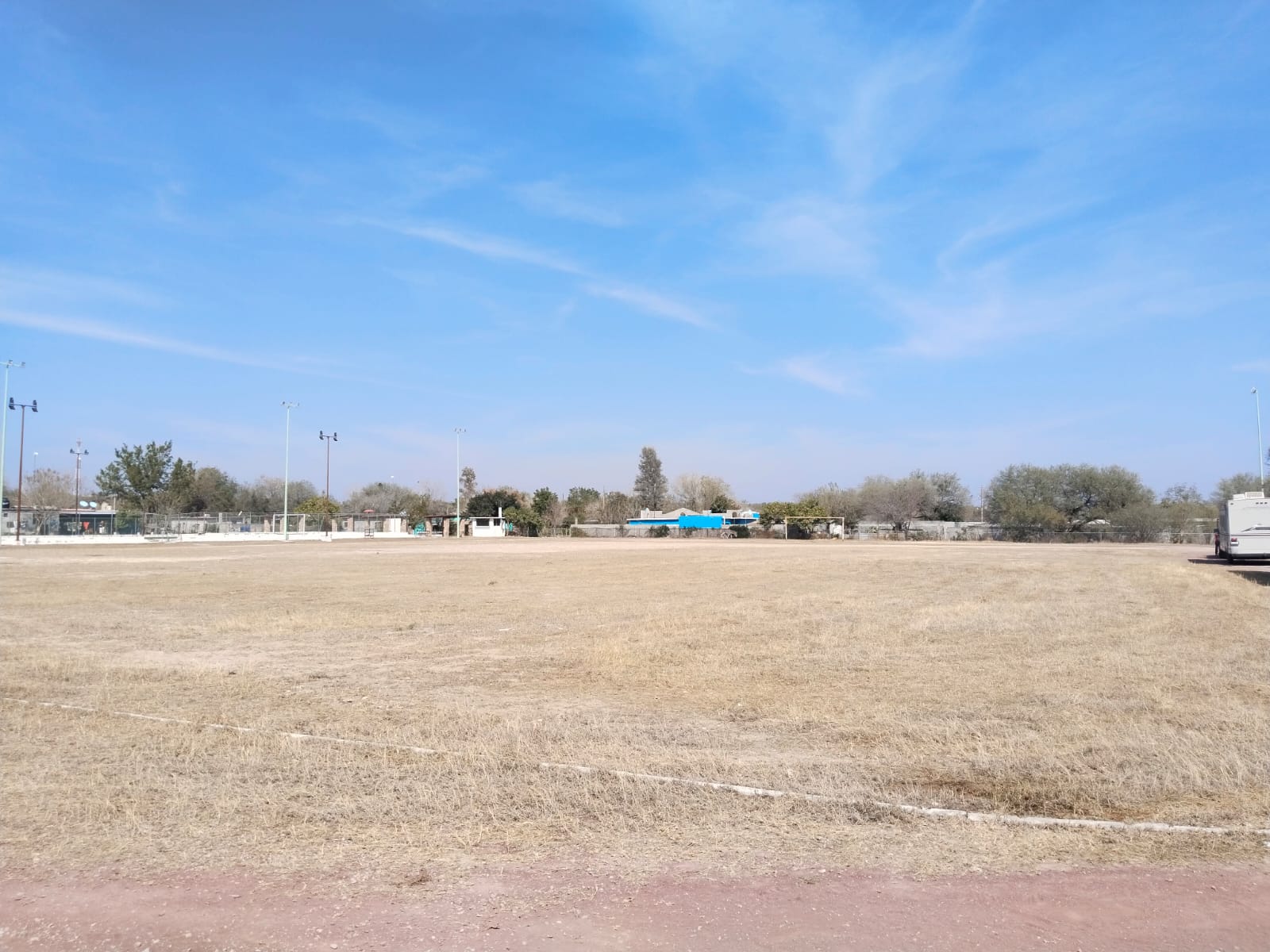 CONSTRUCCIÓN DE CANCHA DE FÚTBOL 5 EN UNIDAD DEPORTIVA EN CRUILLAS