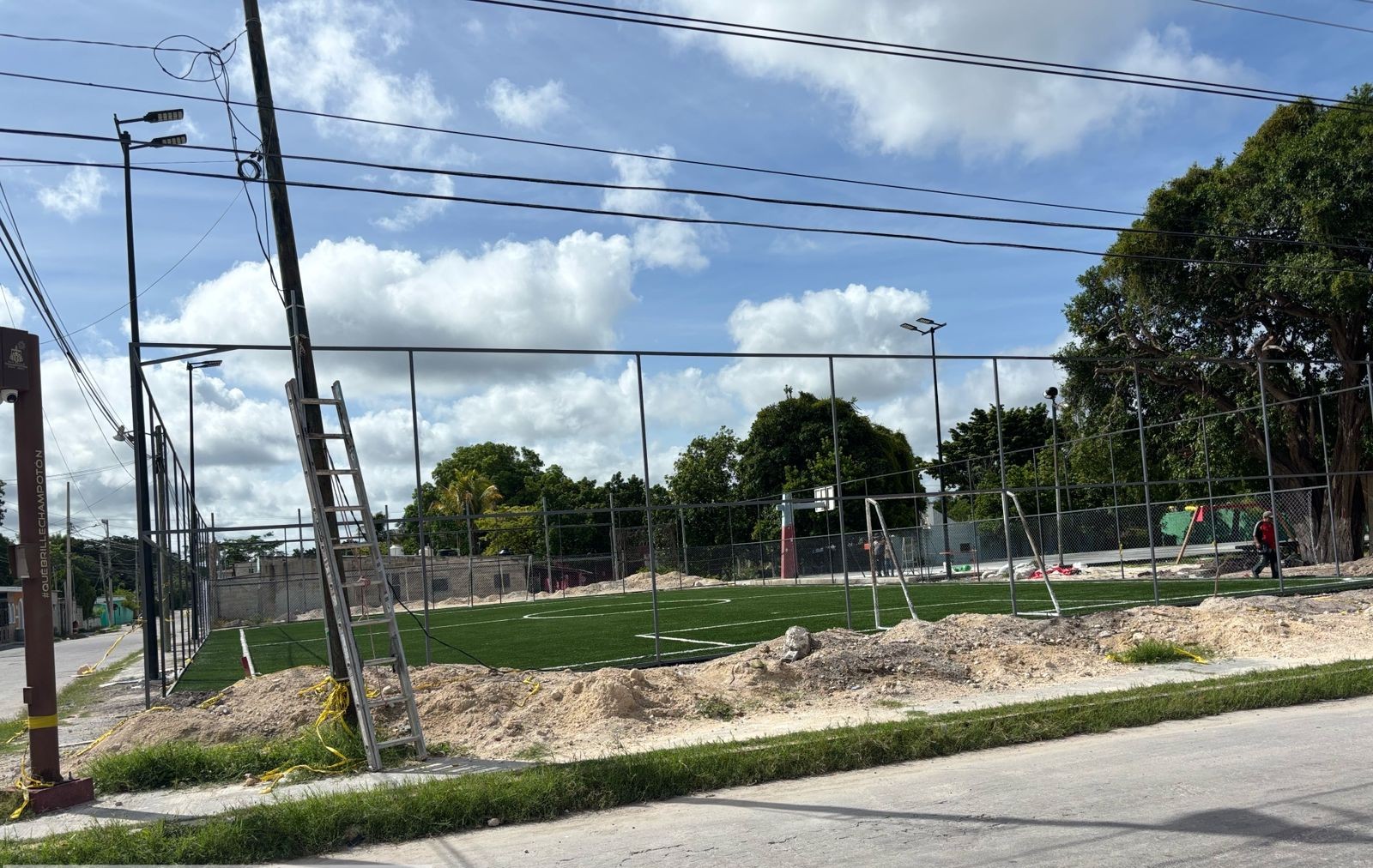 CONSTRUCCIÓN DE CANCHA DE FÚTBOL 5 EN LA CANCHA DEPORTIVA PARQUE DEL POZO MONTE EN CHAMPOTÓN