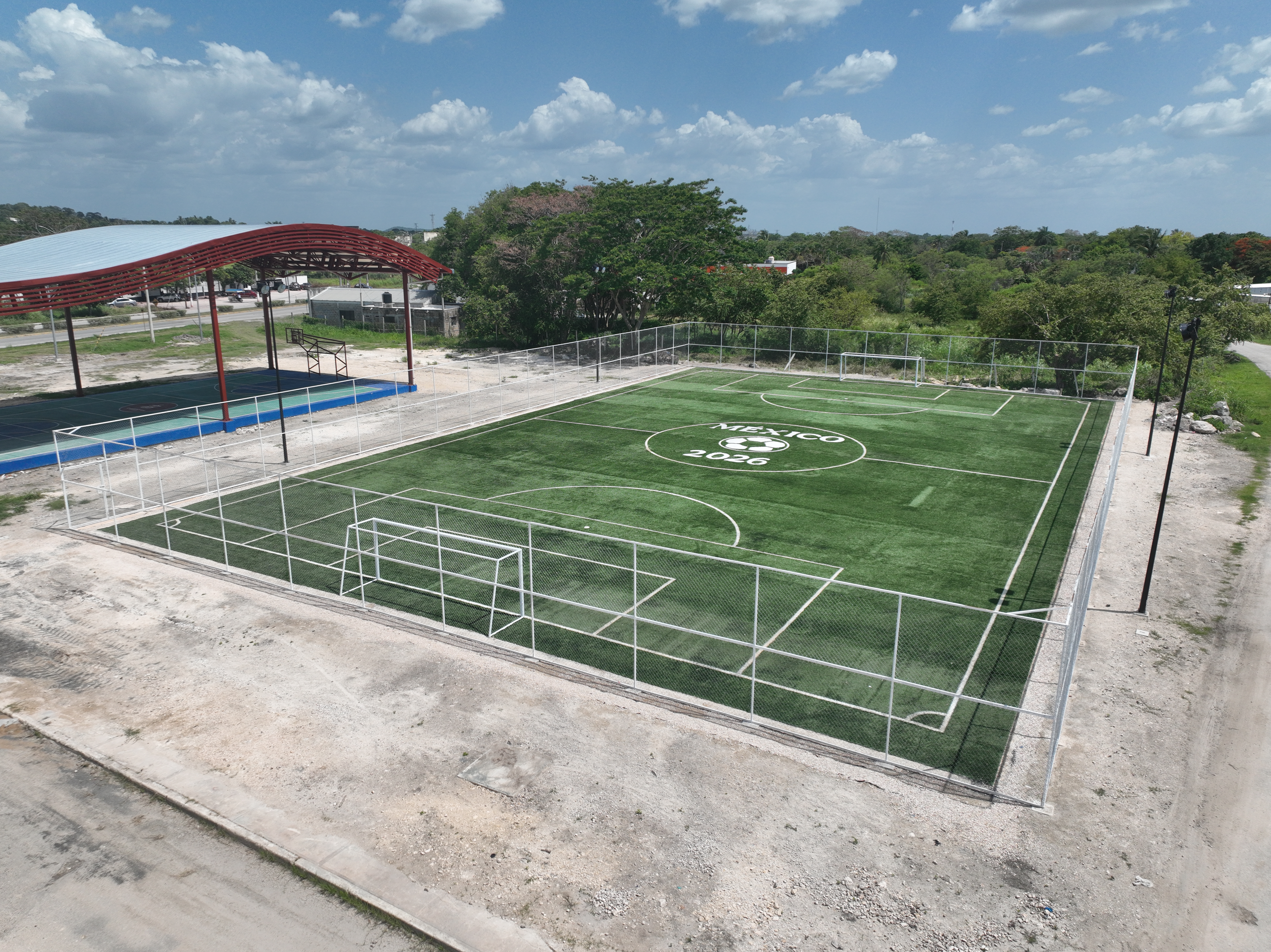 CONSTRUCCIÓN DE CANCHA DE FÚTBOL 7 EN LA CANCHA DE FÚTBOL CLAUDETH SARRICOLEA CASTILLEJO EN CHAMPOTÓN