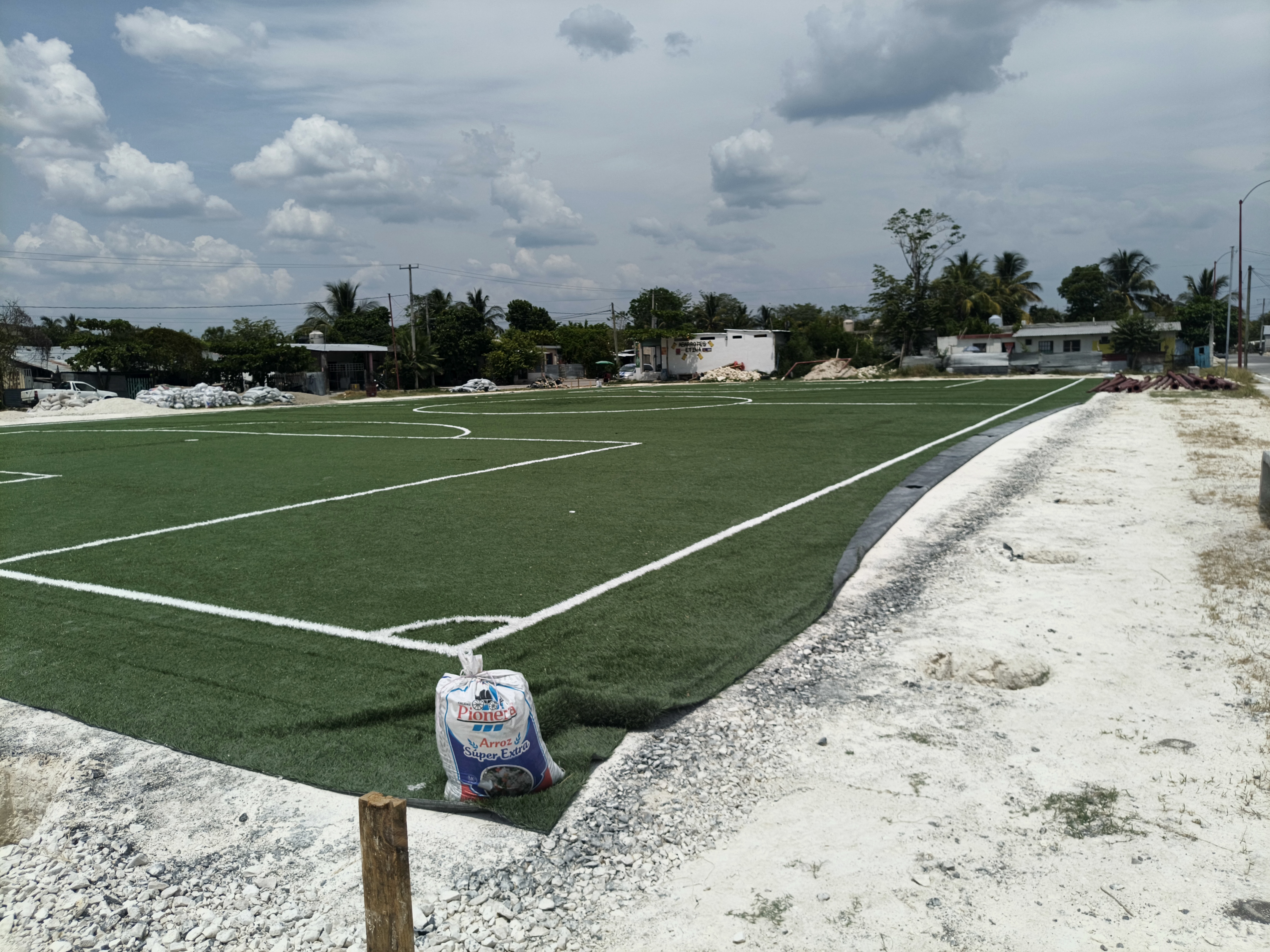 CONSTRUCCIÓN DE CANCHA DE FÚTBOL 7 EN LA CANCHA DE FÚTBOL INFANTIL COLONIA FÁTIMA EN ESCÁRCEGA