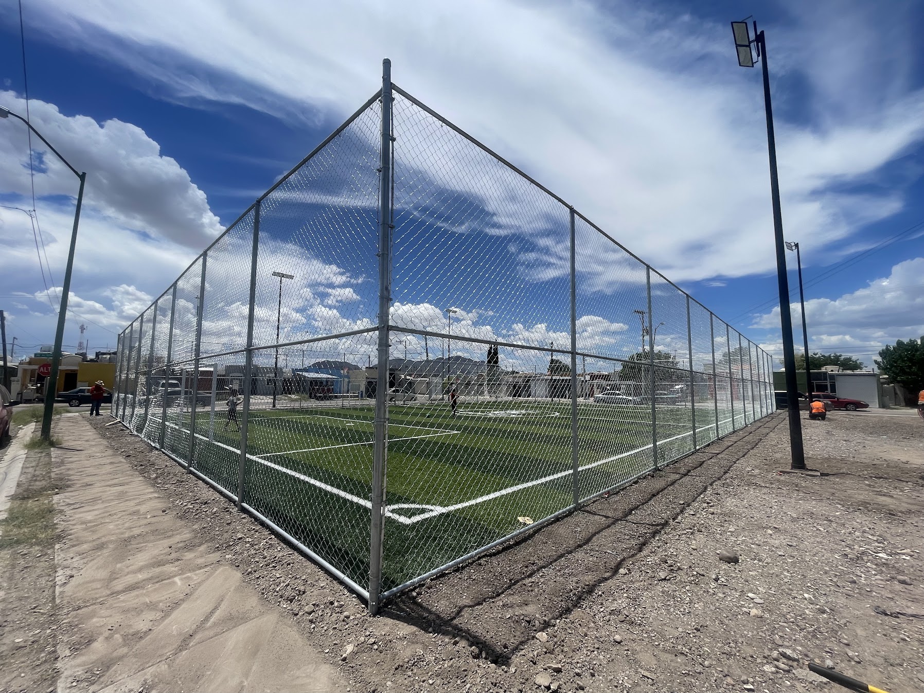 CONSTRUCCIÓN DE CANCHA DE FÚTBOL 5 EN UNIDAD DEPORTIVA VILLAS DEL SOL EN CAMARGO