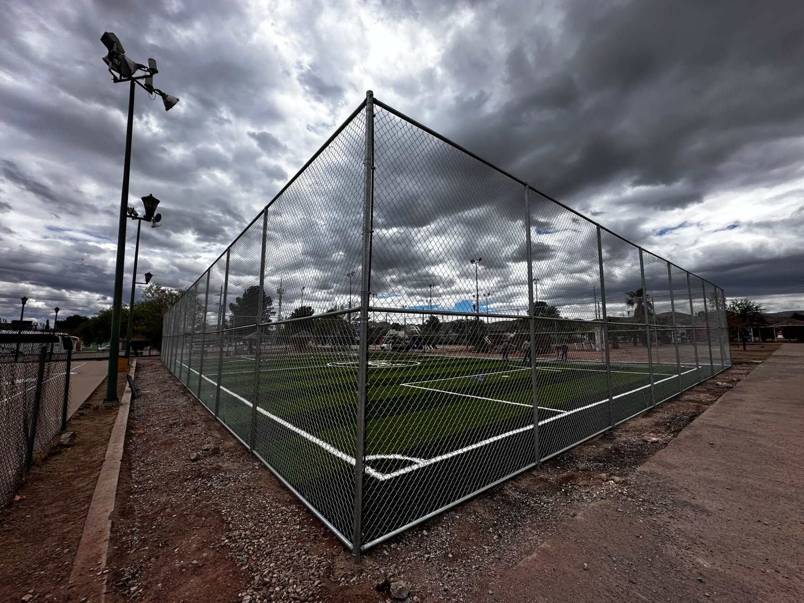 CONSTRUCCIÓN DE CANCHA DE FÚTBOL 5 EN DEPORTIVA JOSÉ PISTOLAS MENESES 5X5 2 EN CHIHUAHUA