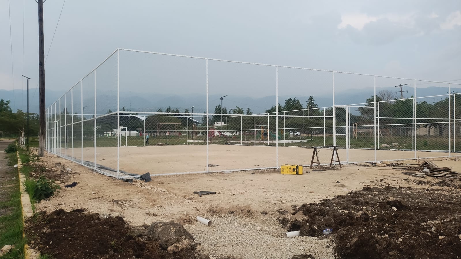 CONSTRUCCIÓN DE CANCHA DE FÚTBOL 5 EN LA UNIDAD DEPORTIVA MUNICIPAL EN LAS ROSAS