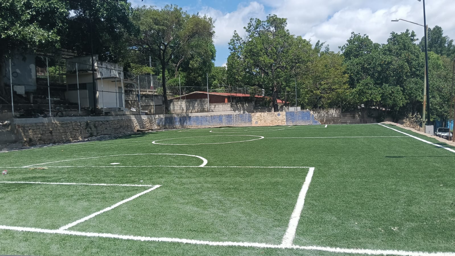 CONSTRUCCIÓN DE CANCHA DE FÚTBOL 5 EN LA CANCHA DE LA COLONIA CERRO HUECO EN TUXTLA GUTIÉRREZ