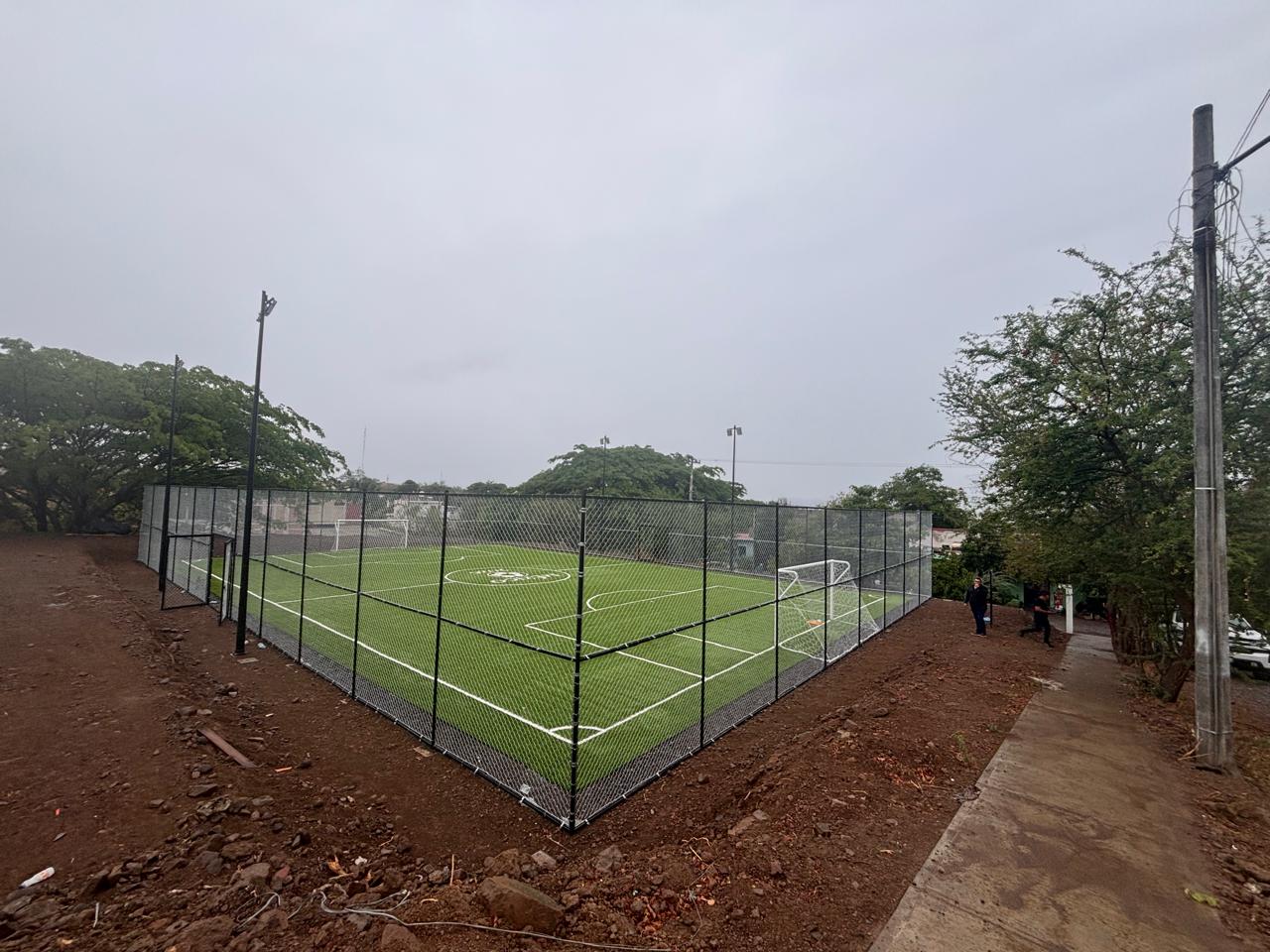 CONSTRUCCIÓN DE CANCHA FÚTBOL 5 EN UNIDAD DEPORTIVA INFANTIL EN COMALA