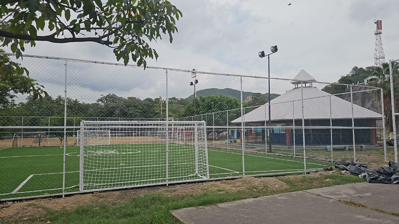 CONSTRUCCIÓN DE CANCHA FÚTBOL 5 EN UNIDAD DEPORTIVA LA NEGRITA EN MANZANILLO