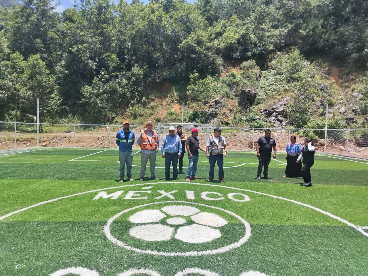 CONSTRUCCIÓN DE CANCHA DE FÚTBOL 5 EN CAMPO DEPORTIVO DE TLALMORADO EN ATLAHUILCO