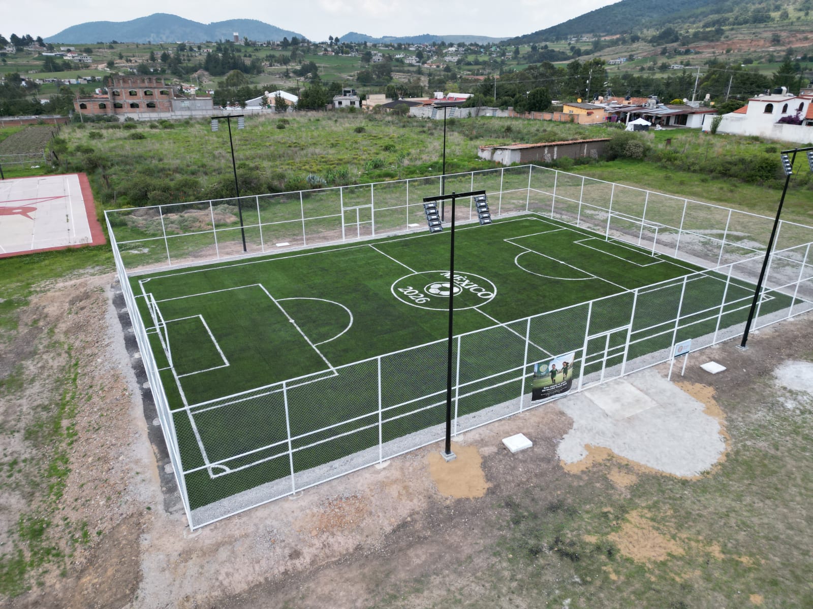 CONSTRUCCIÓN DE CANCHA FÚTBOL 5 EN TAPAXCO EN EL ORO