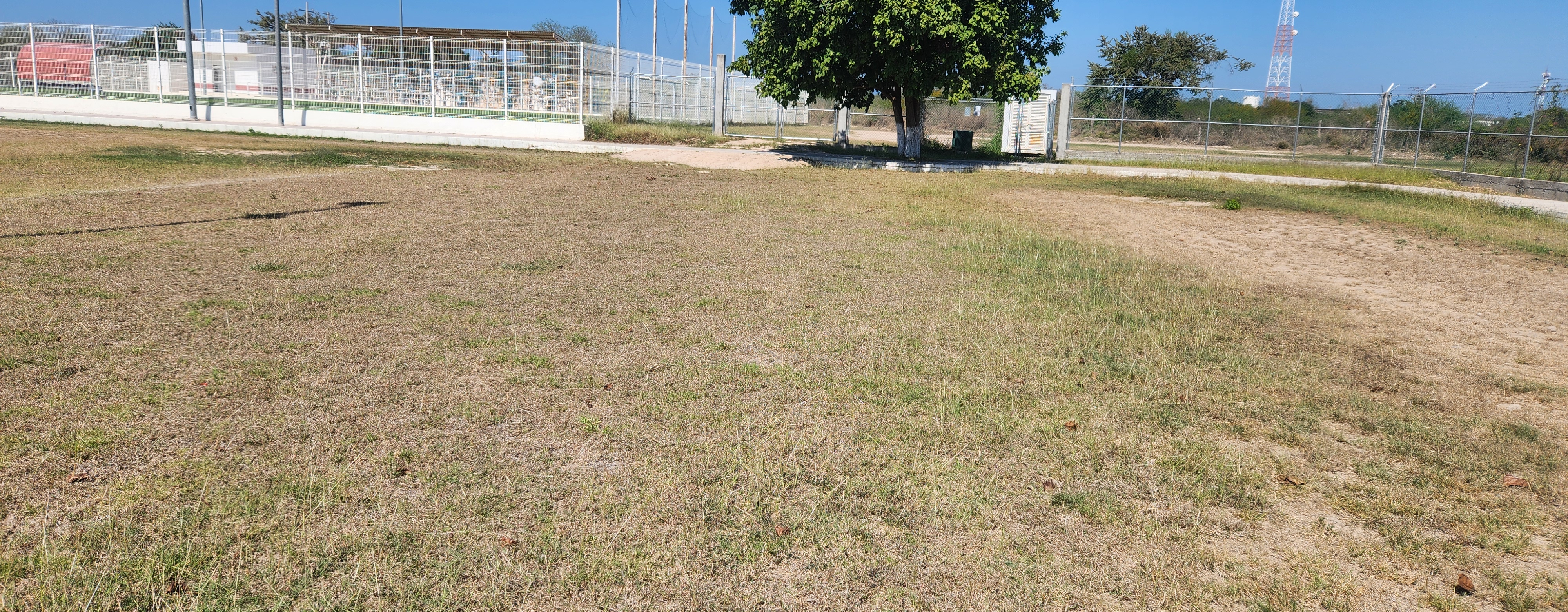 CONSTRUCCIÓN DE CANCHA DE FÚTBOL 5 EN POLIDEPORTIVO LOS NARANJALES EN GONZÁLEZ