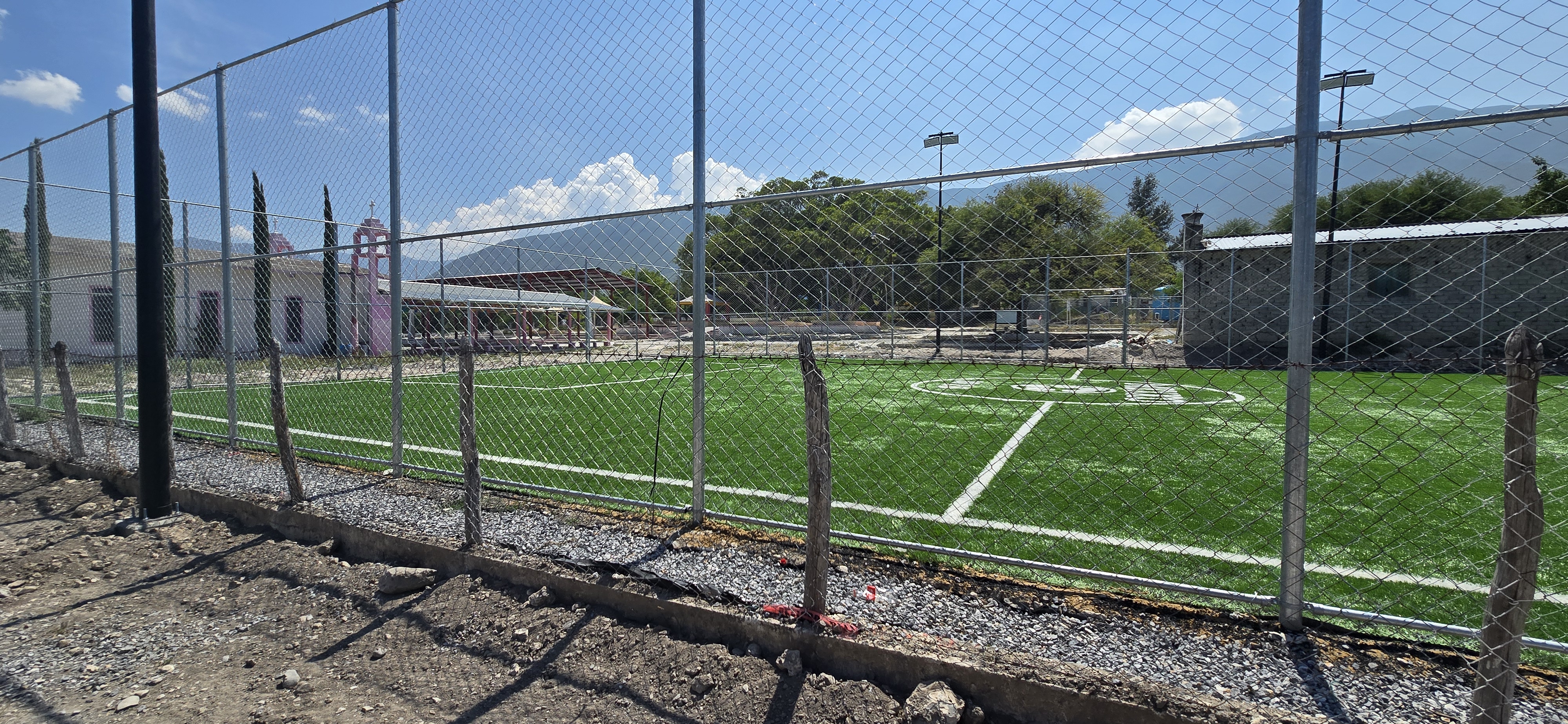 CONSTRUCCIÓN DE CANCHA DE FÚTBOL 5 EN EJIDO MATÍAS GARCÍA EN JAUMAVE