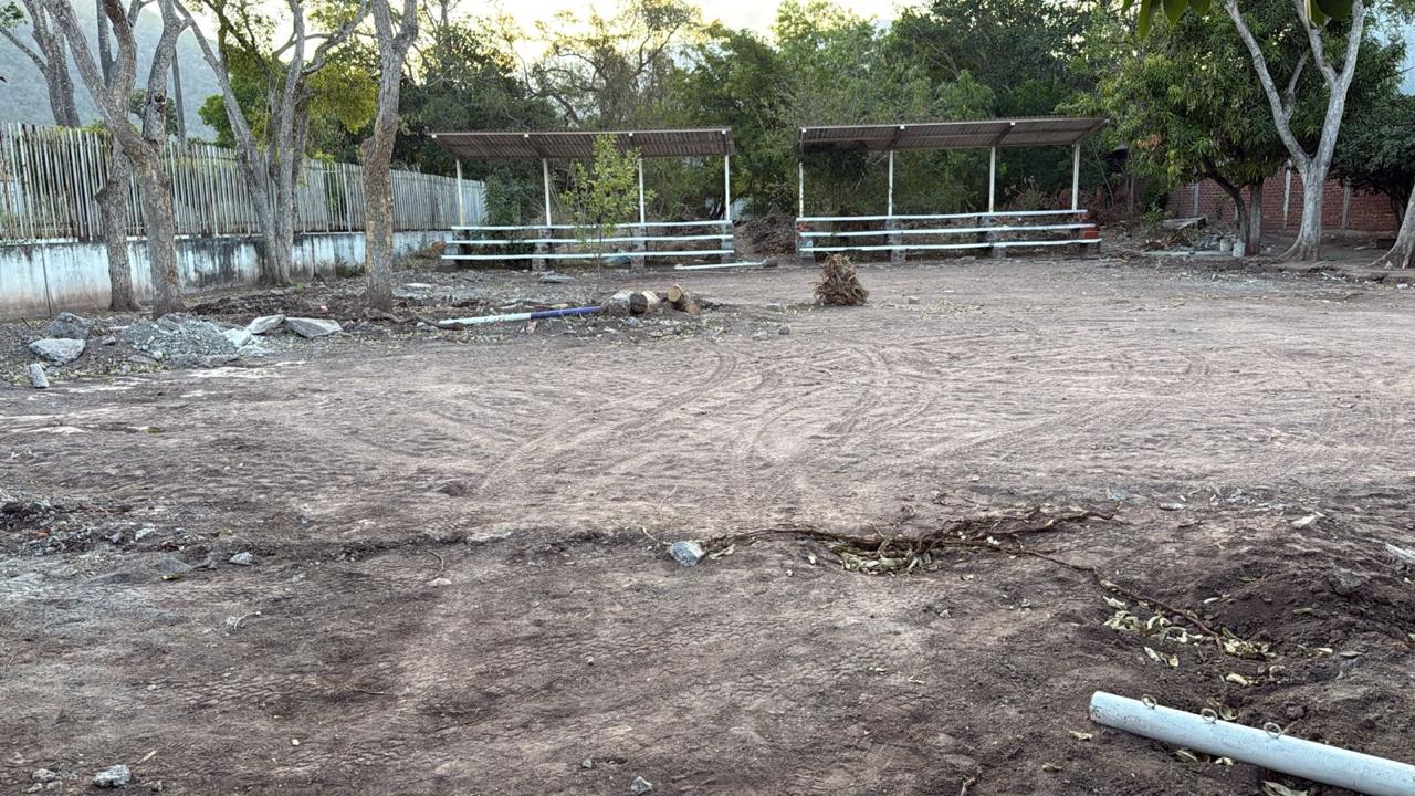 CONSTRUCCIÓN DE CANCHA FÚTBOL 5 EN UNIDAD DEPORTIVA EN IXTLAHUACÁN