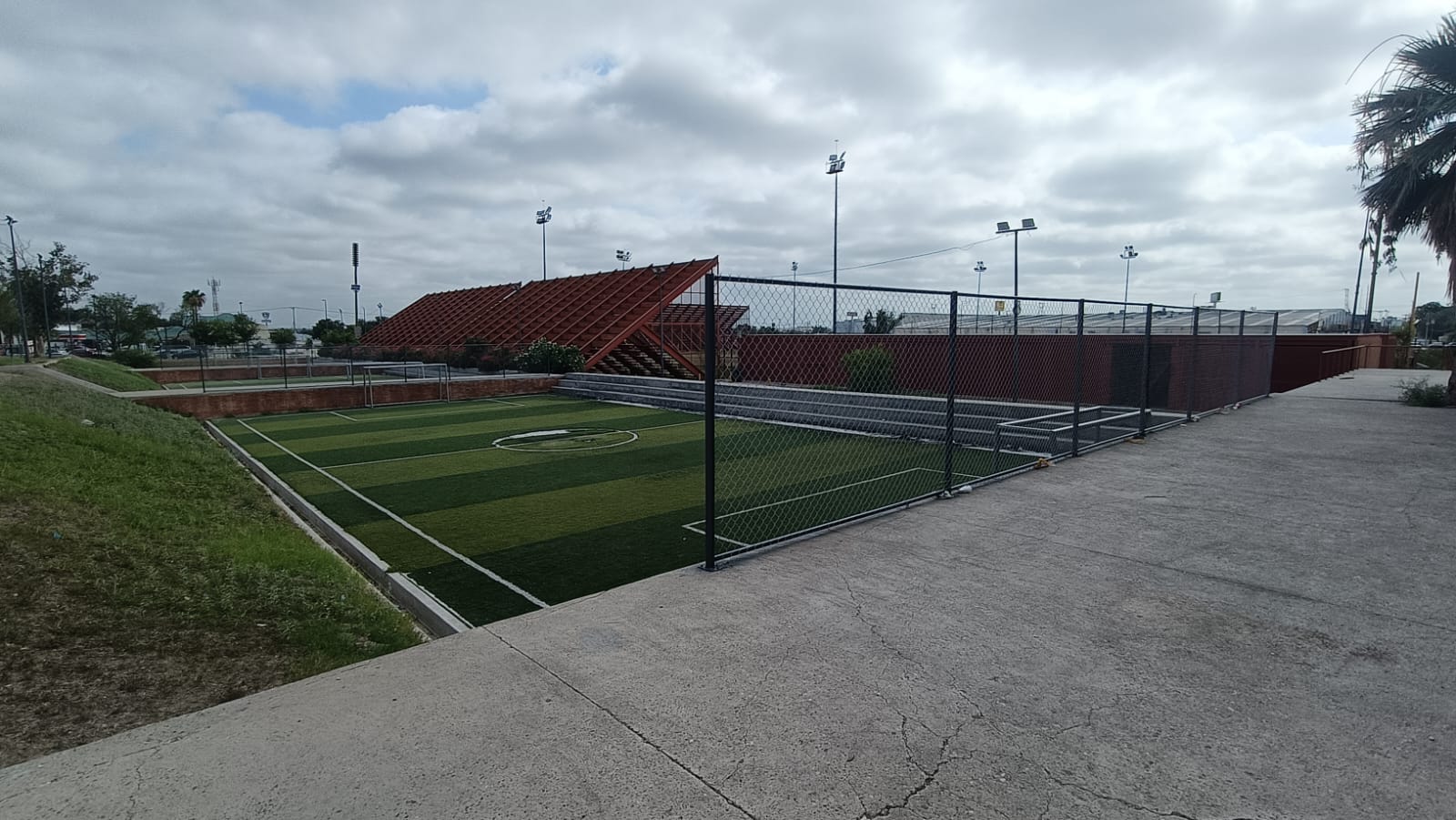 REHABILITACIÓN DE CANCHA FÚTBOL 5 EN POLIDEPORTIVO SOLIDARIDAD EN ACUÑA 1