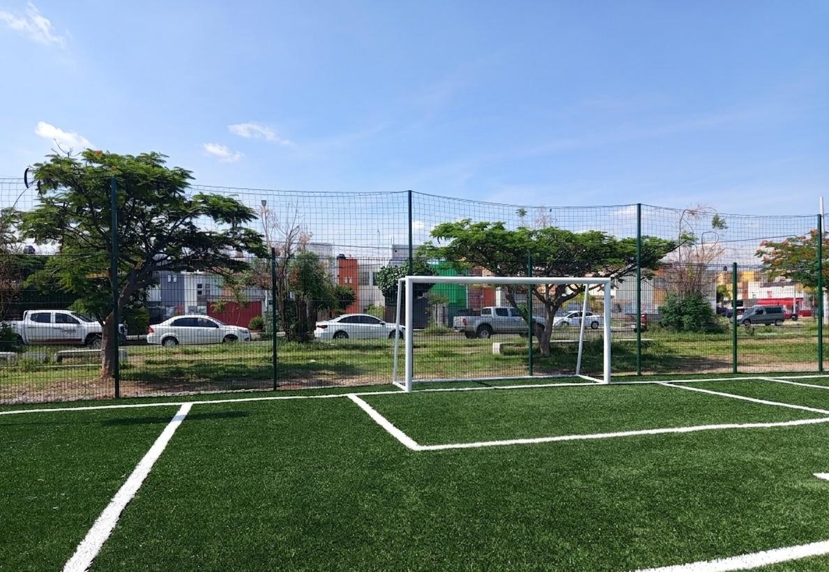 CONSTRUCCIÓN DE CANCHA DE FÚTBOL 5 EN KIOSKO LOS OLIVOS EN CELAYA