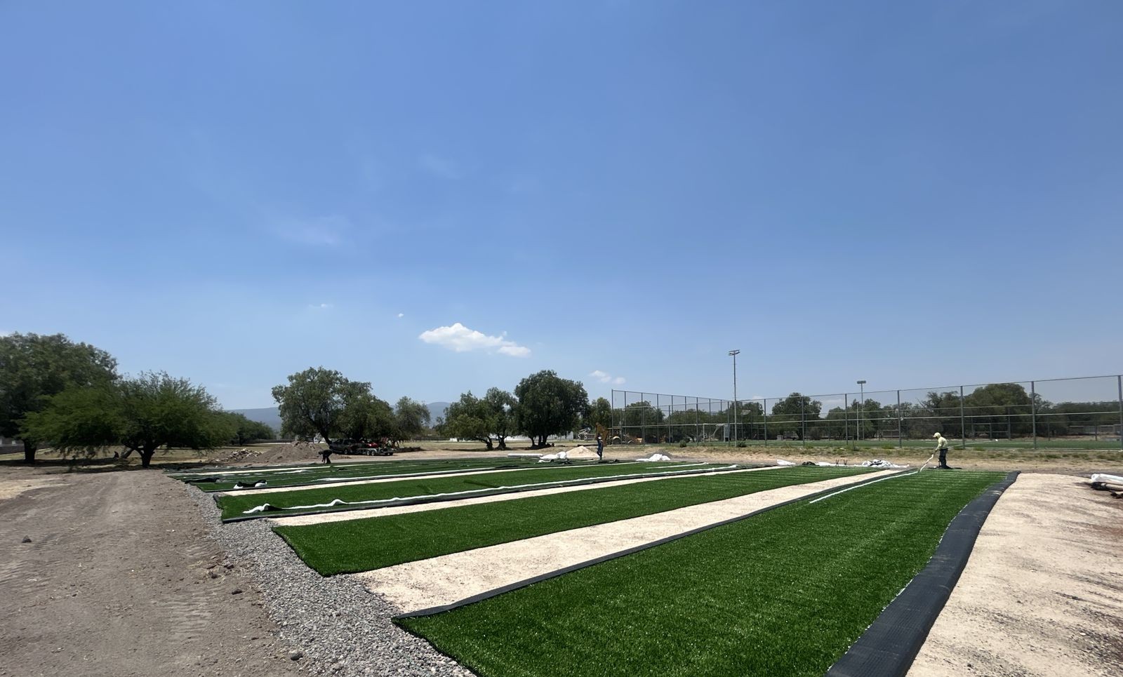 CONSTRUCCIÓN DE CANCHA DE FÚTBOL 5 EN KIOSKO LOS OLIVOS EN CELAYA