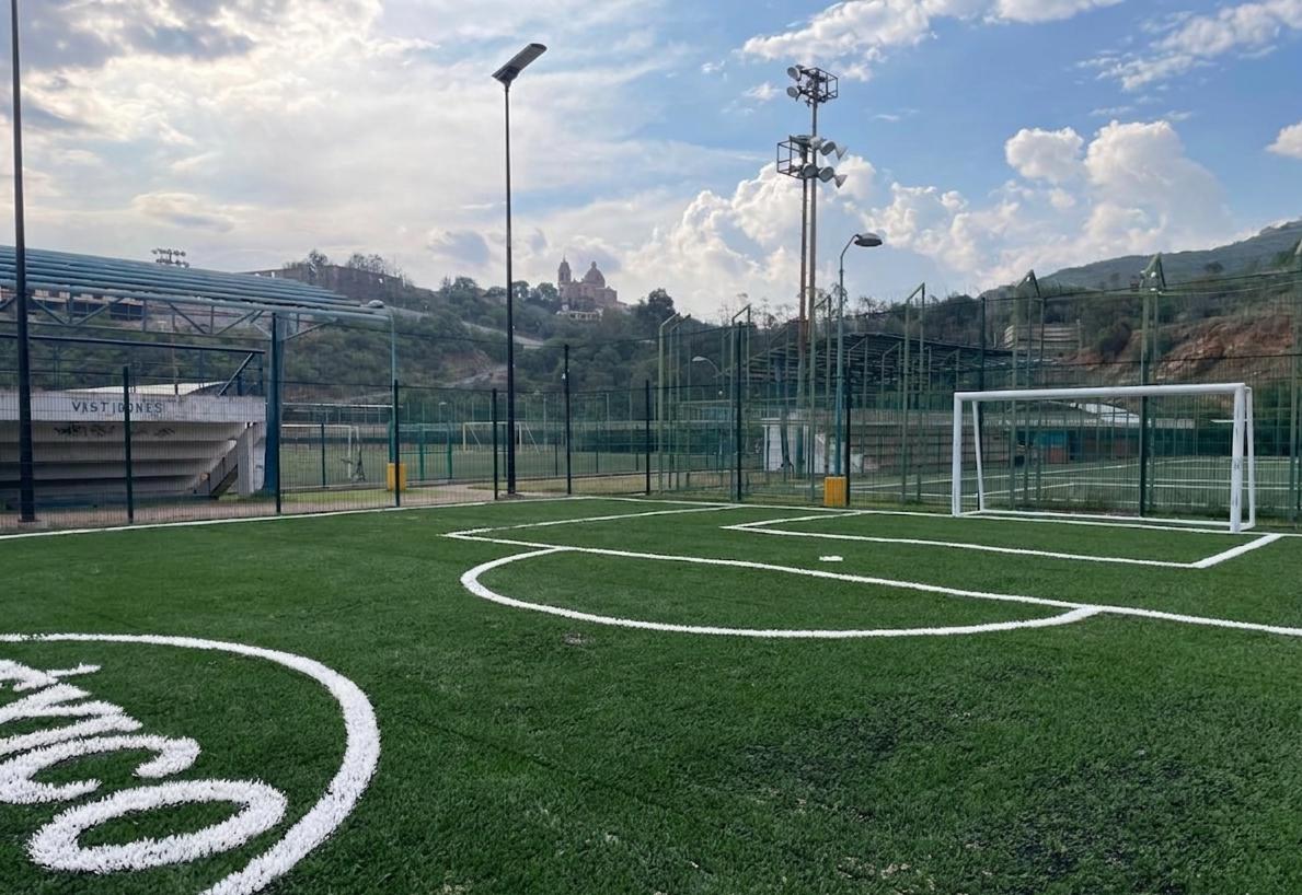CONSTRUCCIÓN DE CANCHA DE FÚTBOL 5 EN MACROCENTRO DEPORTIVO II VALENCIANA EN GUANAJUATO