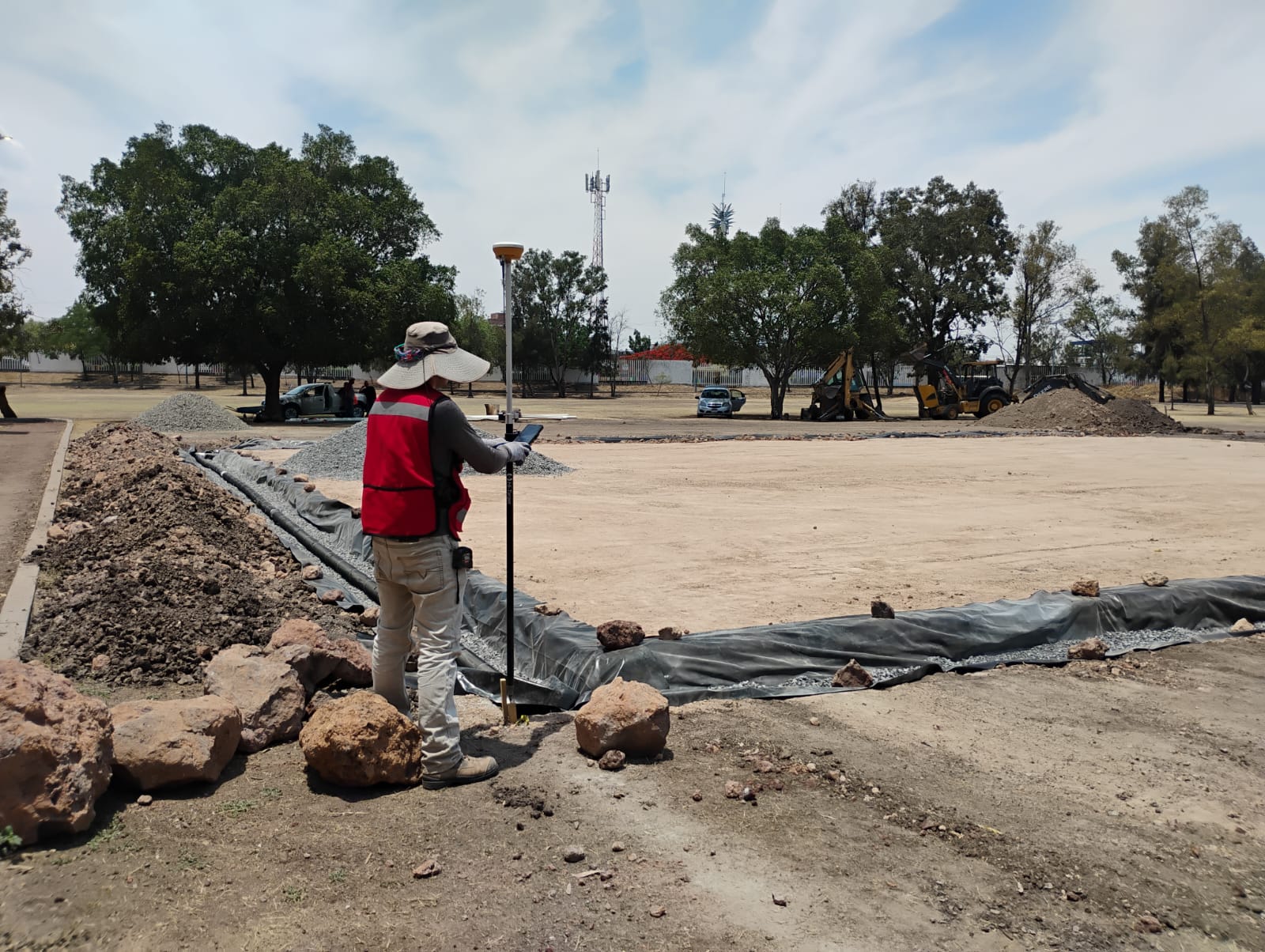 CONSTRUCCIÓN DE CANCHA DE FÚTBOL 5 EN UNIDAD DEPORTIVA SUR EN IRAPUATO