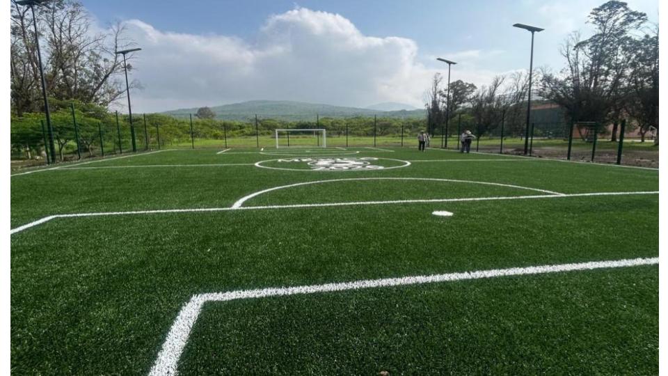 CONSTRUCCIÓN DE CANCHA DE FÚTBOL 5 EN UNIDAD DEPORTIVA EN MOROLEÓN