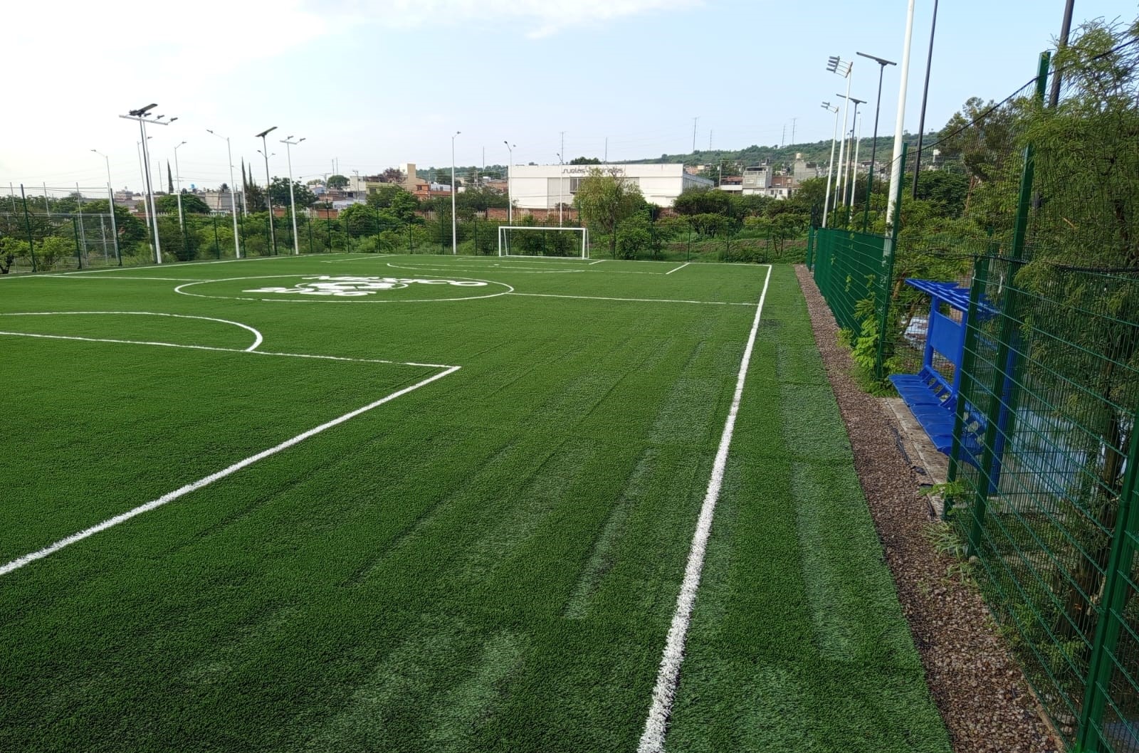 CONSTRUCCIÓN DE CANCHA DE FÚTBOL 7 EN CENTRO DEPORTIVO LAS JOYAS EN LEÓN DE LOS ALDAMA