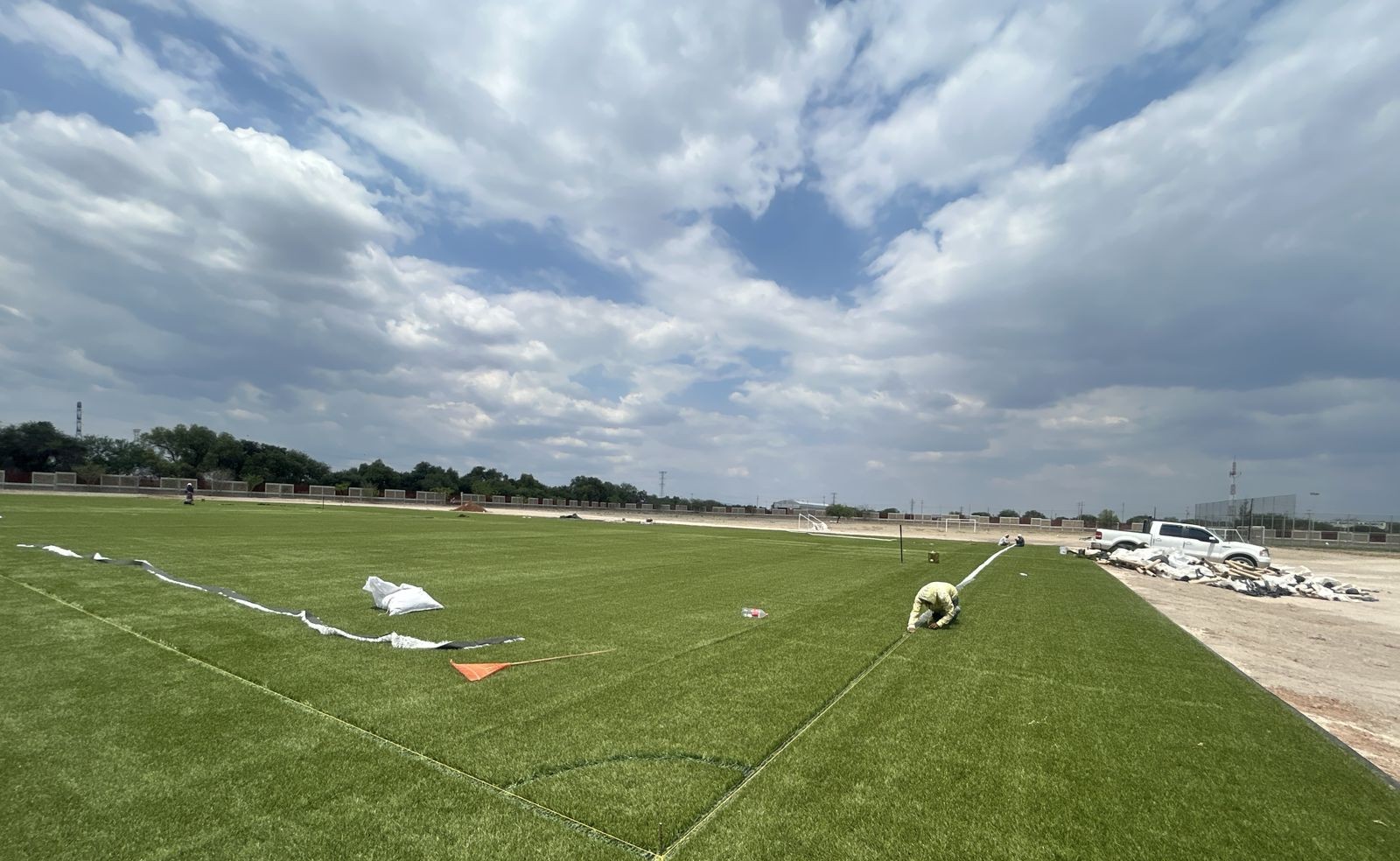 CONSTRUCCIÓN DE CANCHA DE FÚTBOL 11 EN DEPORTIVA SUR JUAN PABLO II EN CELAYA